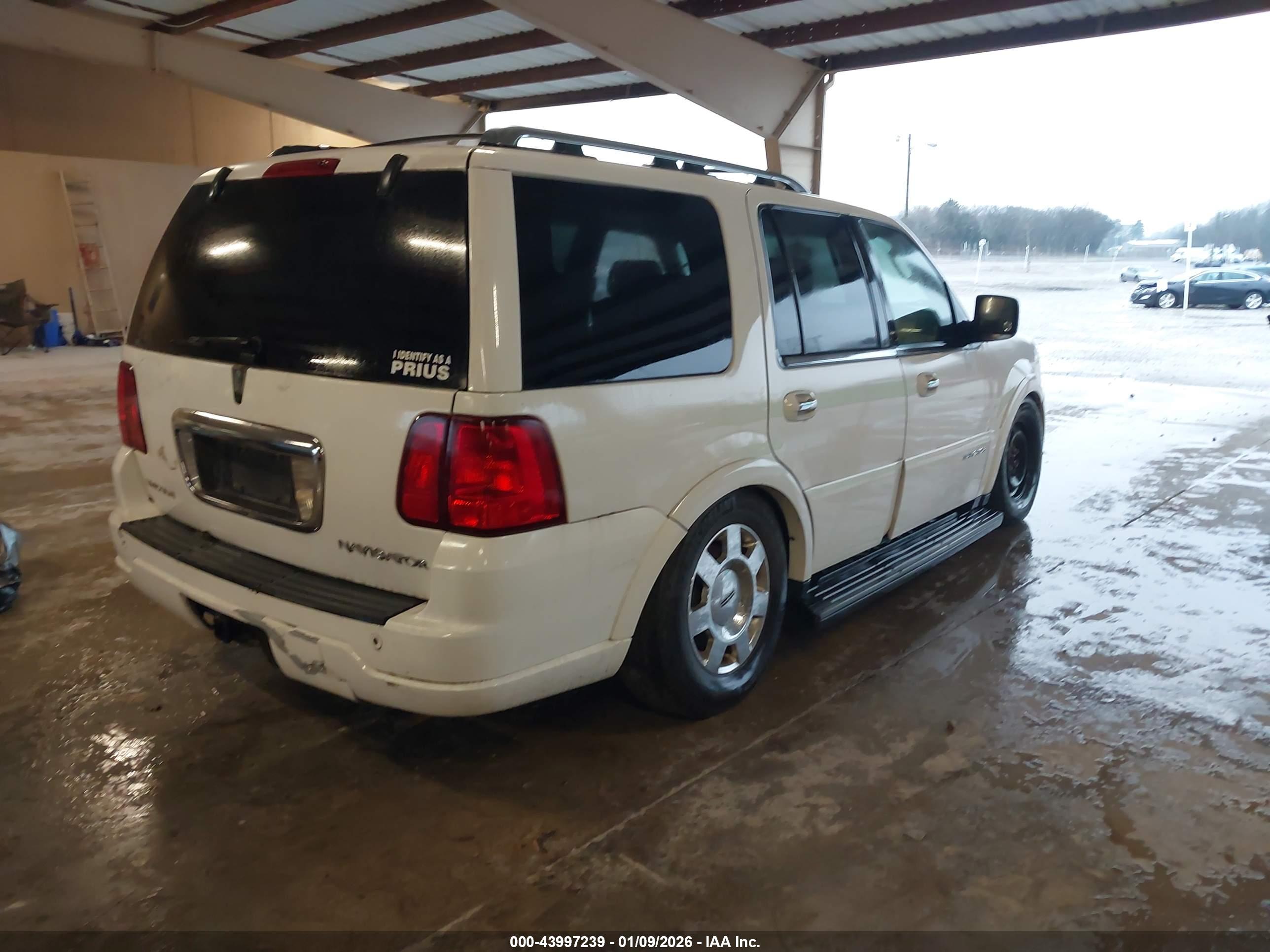 LINCOLN NAVIGATOR image 4