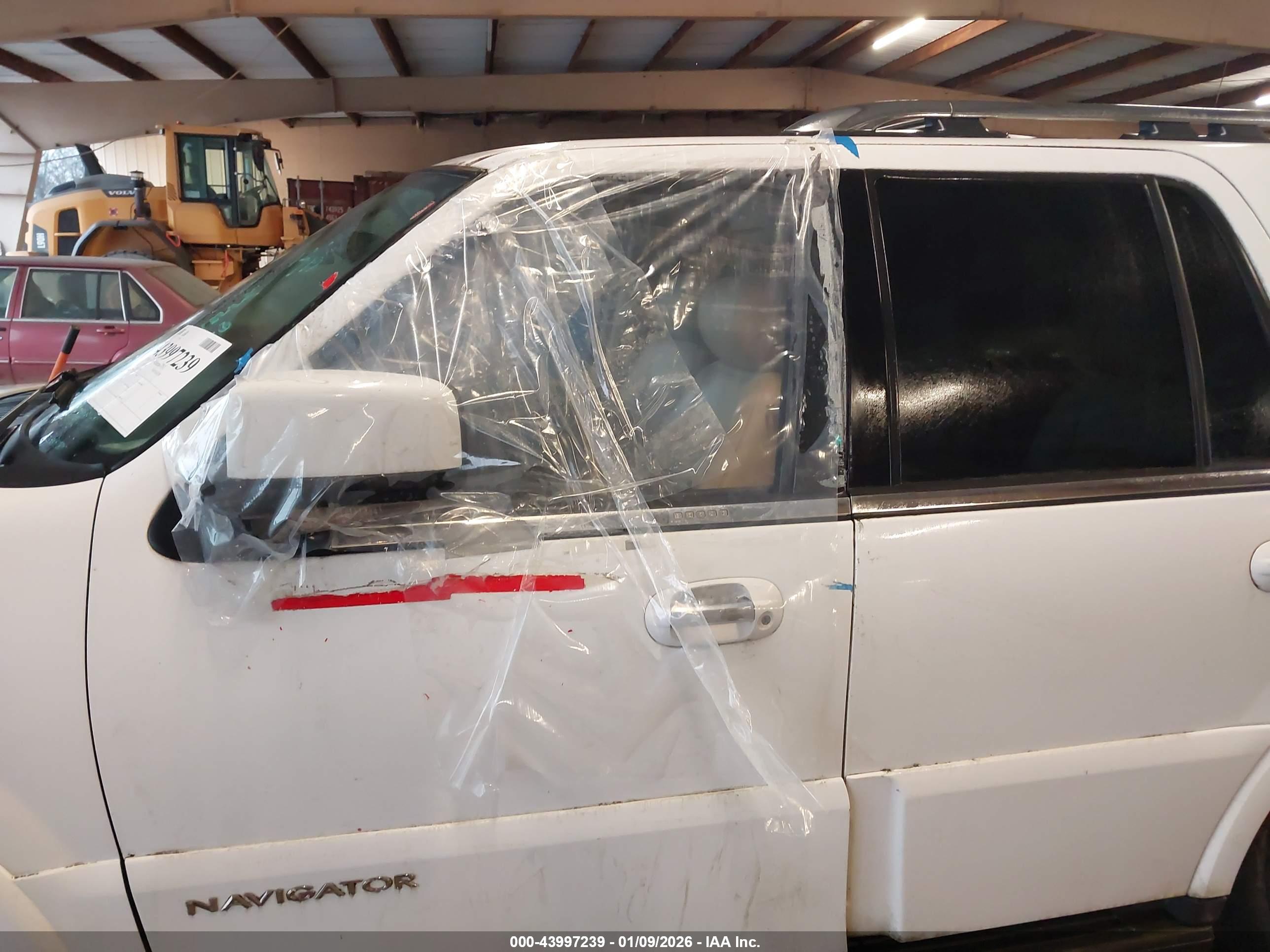LINCOLN NAVIGATOR image 6