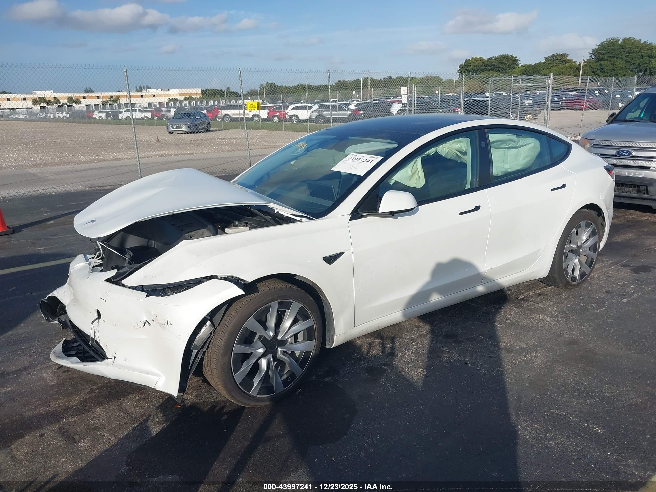 TESLA MODEL image 2