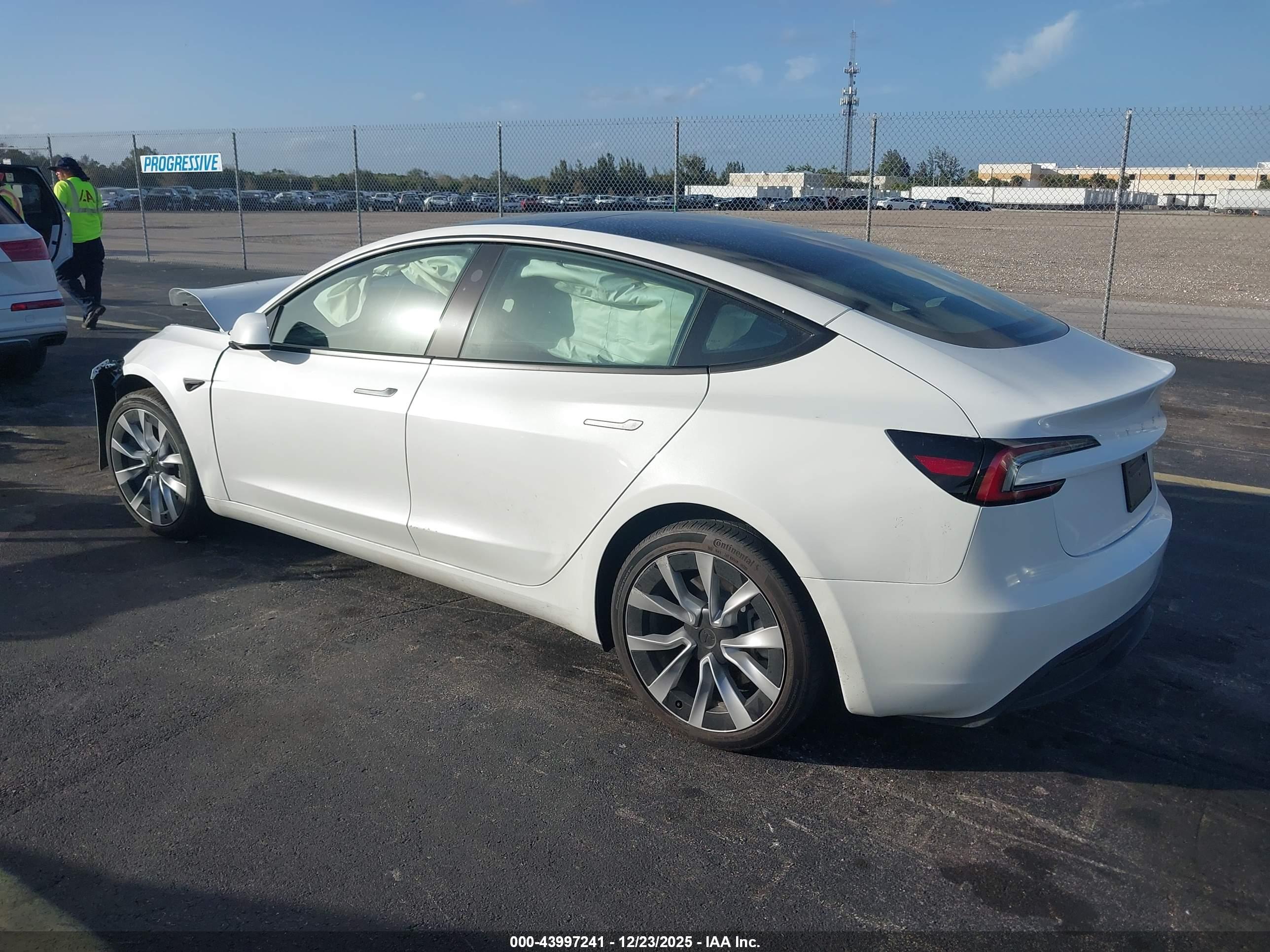 TESLA MODEL image 3
