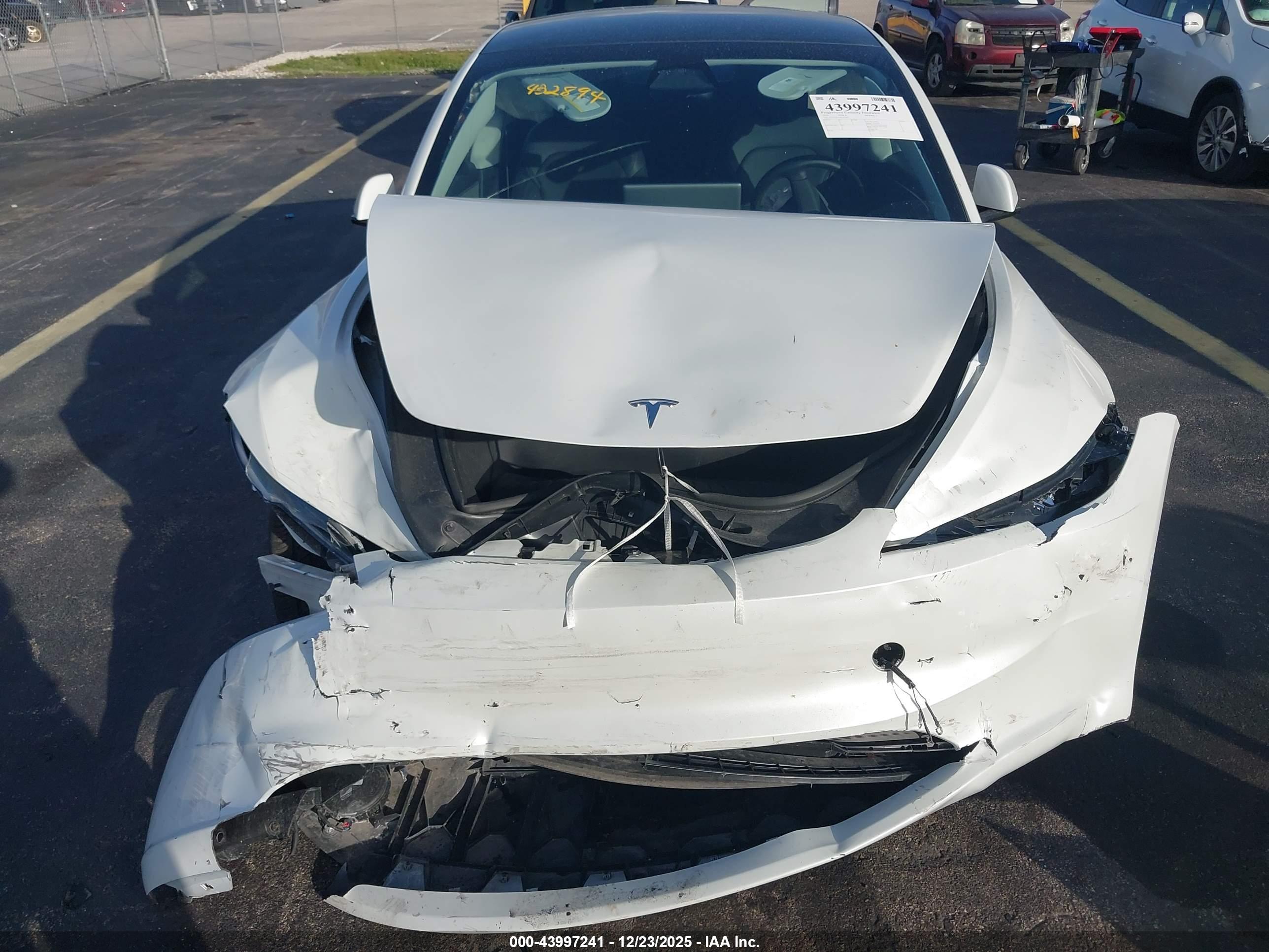 TESLA MODEL image 6