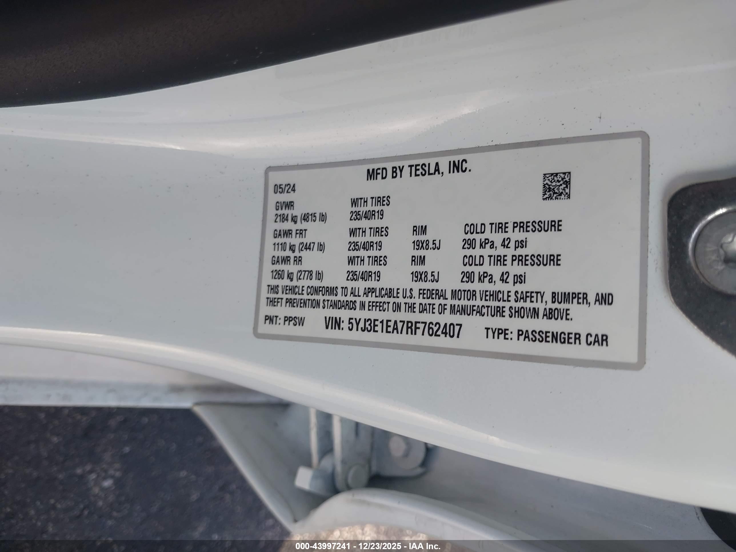 TESLA MODEL image 9