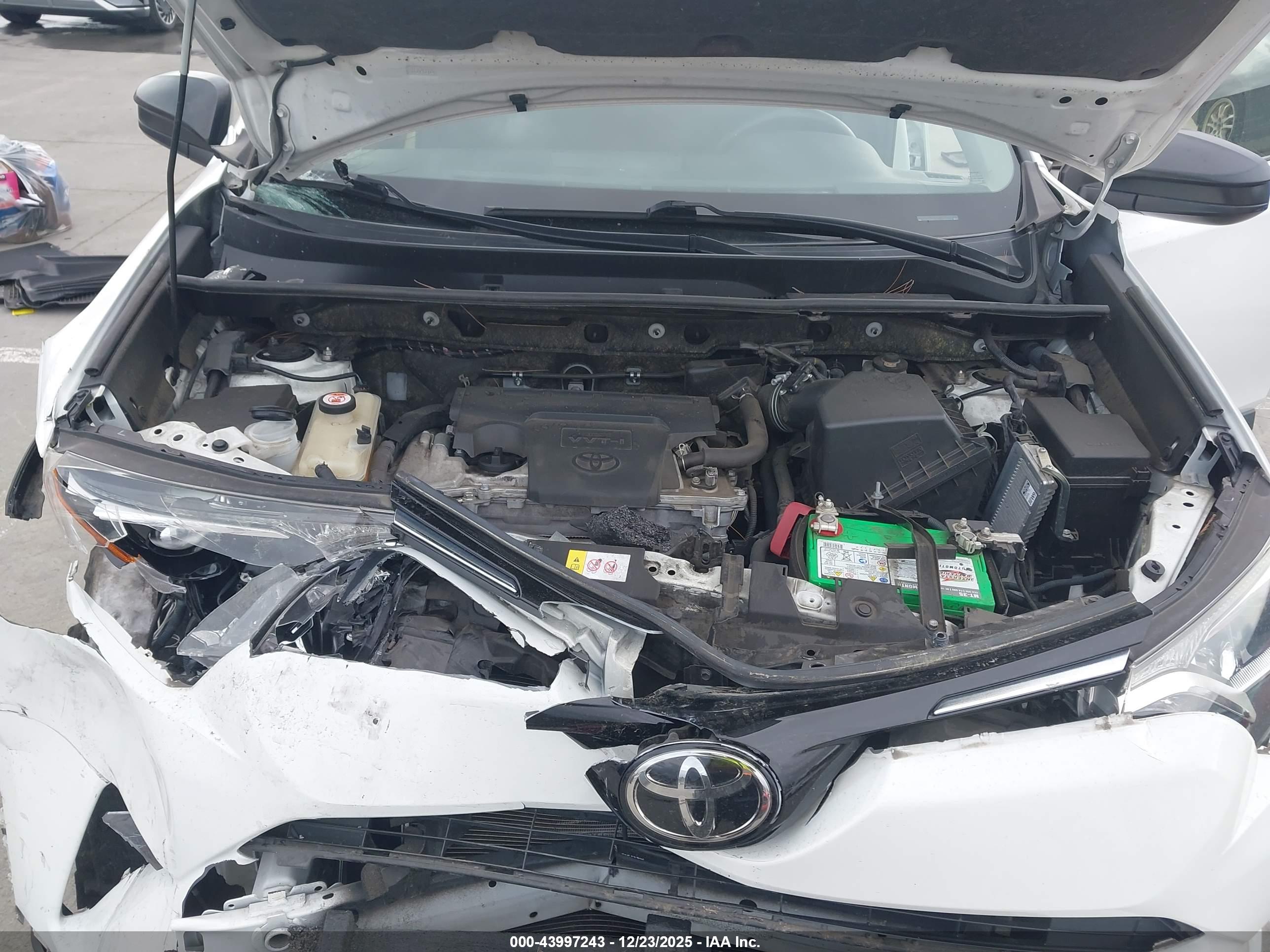 TOYOTA RAV4 image 10