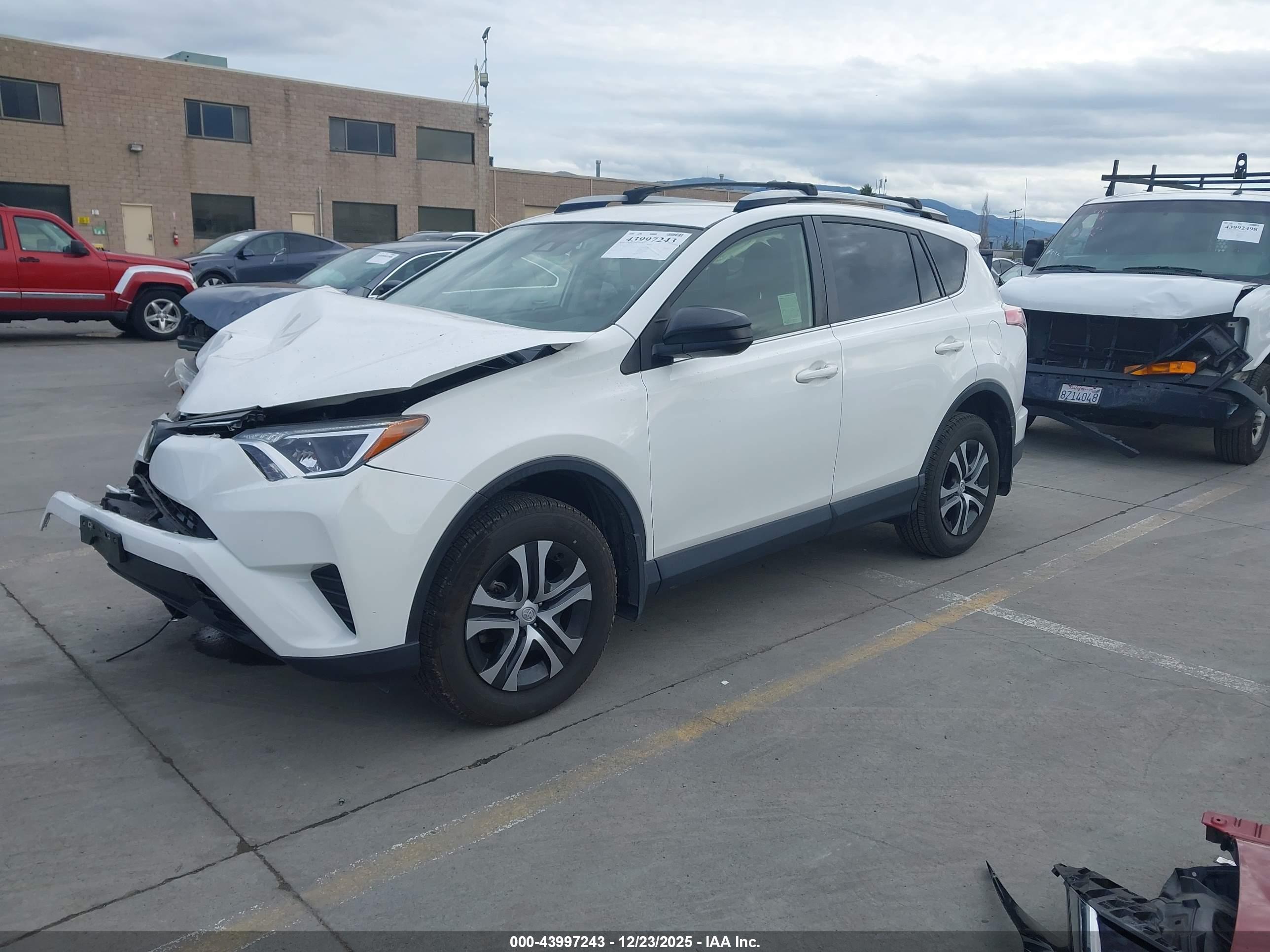 TOYOTA RAV4 image 2