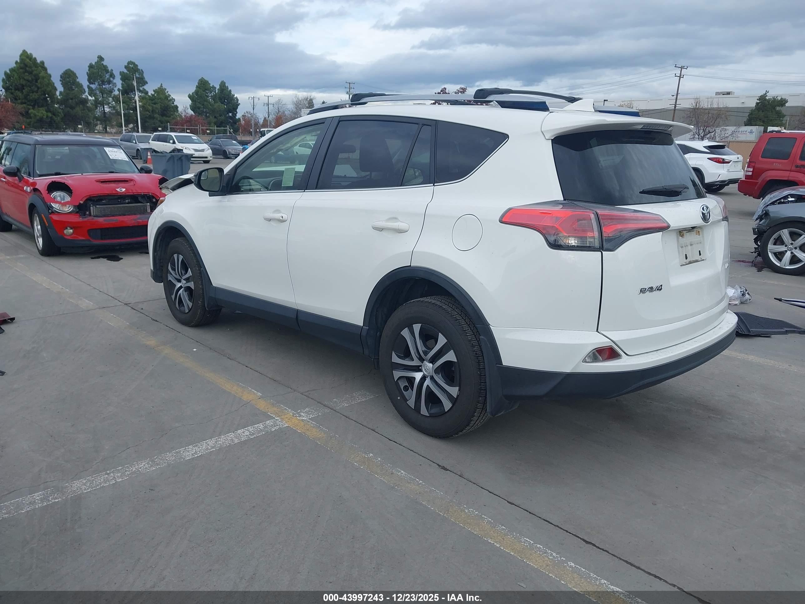TOYOTA RAV4 image 3
