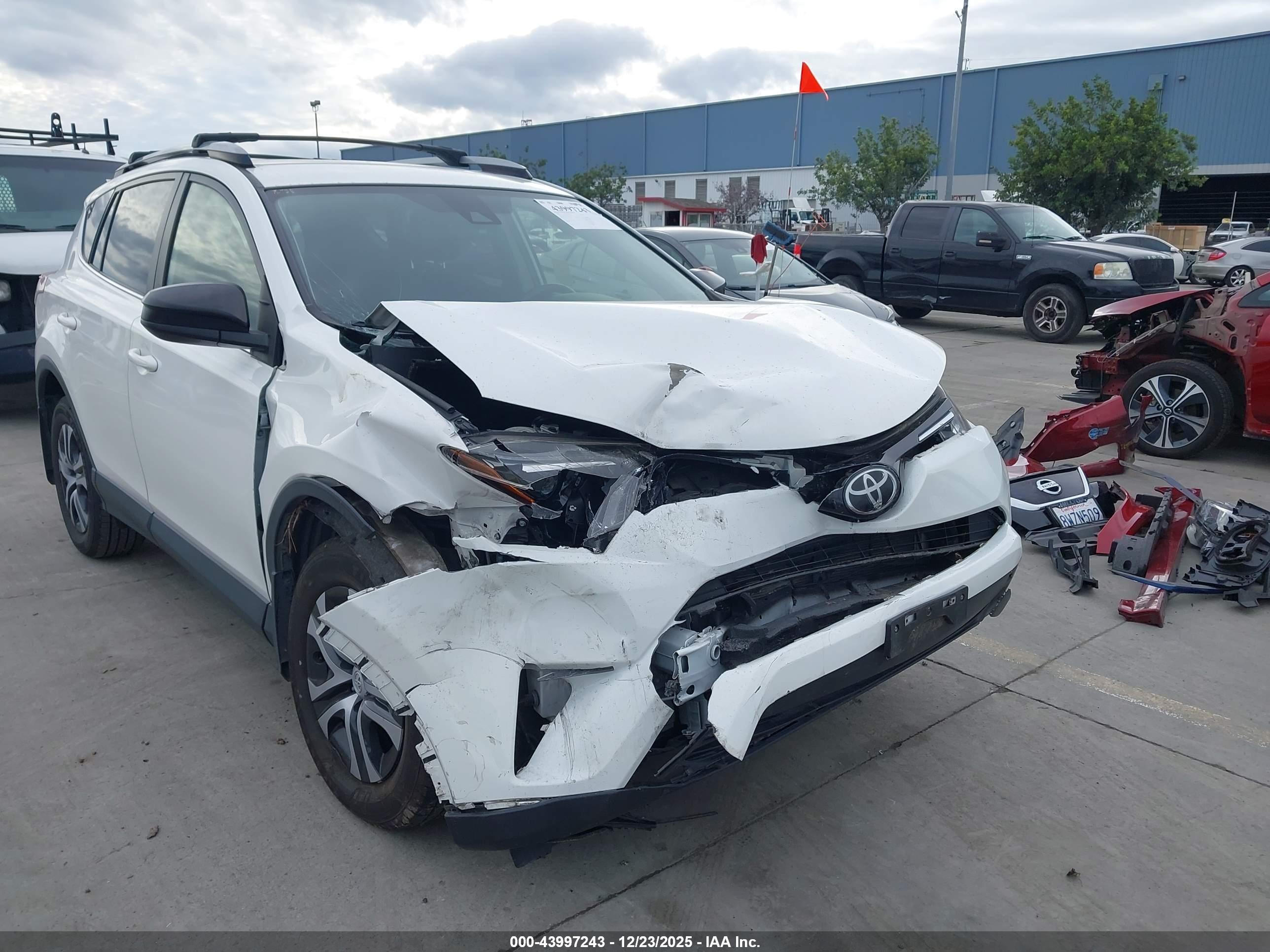 TOYOTA RAV4 image 6