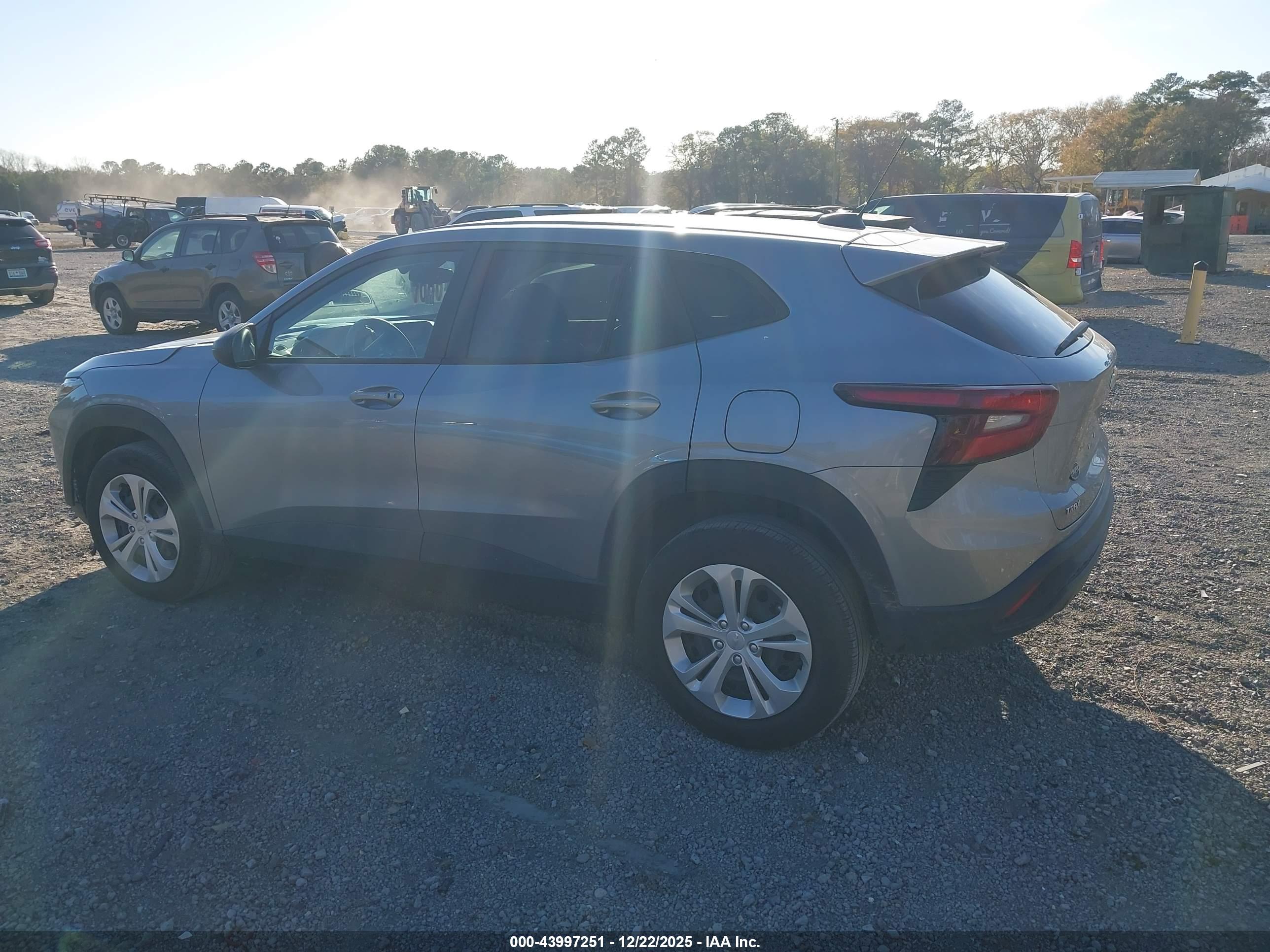 CHEVROLET TRAX image 3