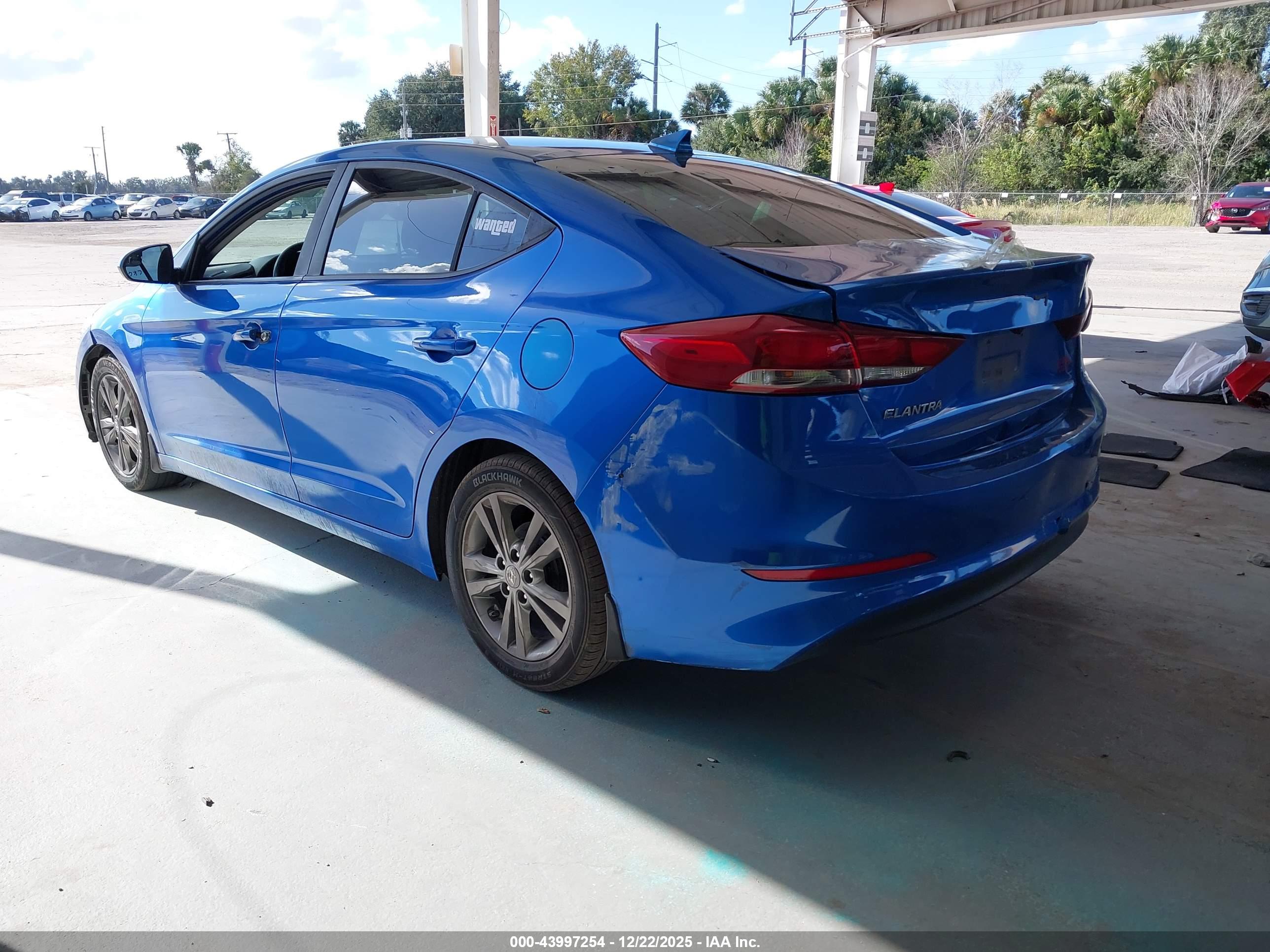 HYUNDAI ELANTRA image 3