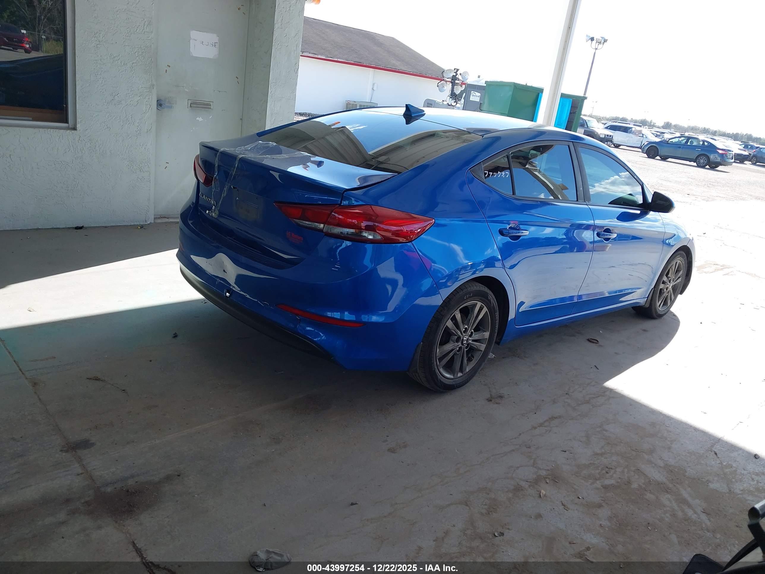 HYUNDAI ELANTRA image 4