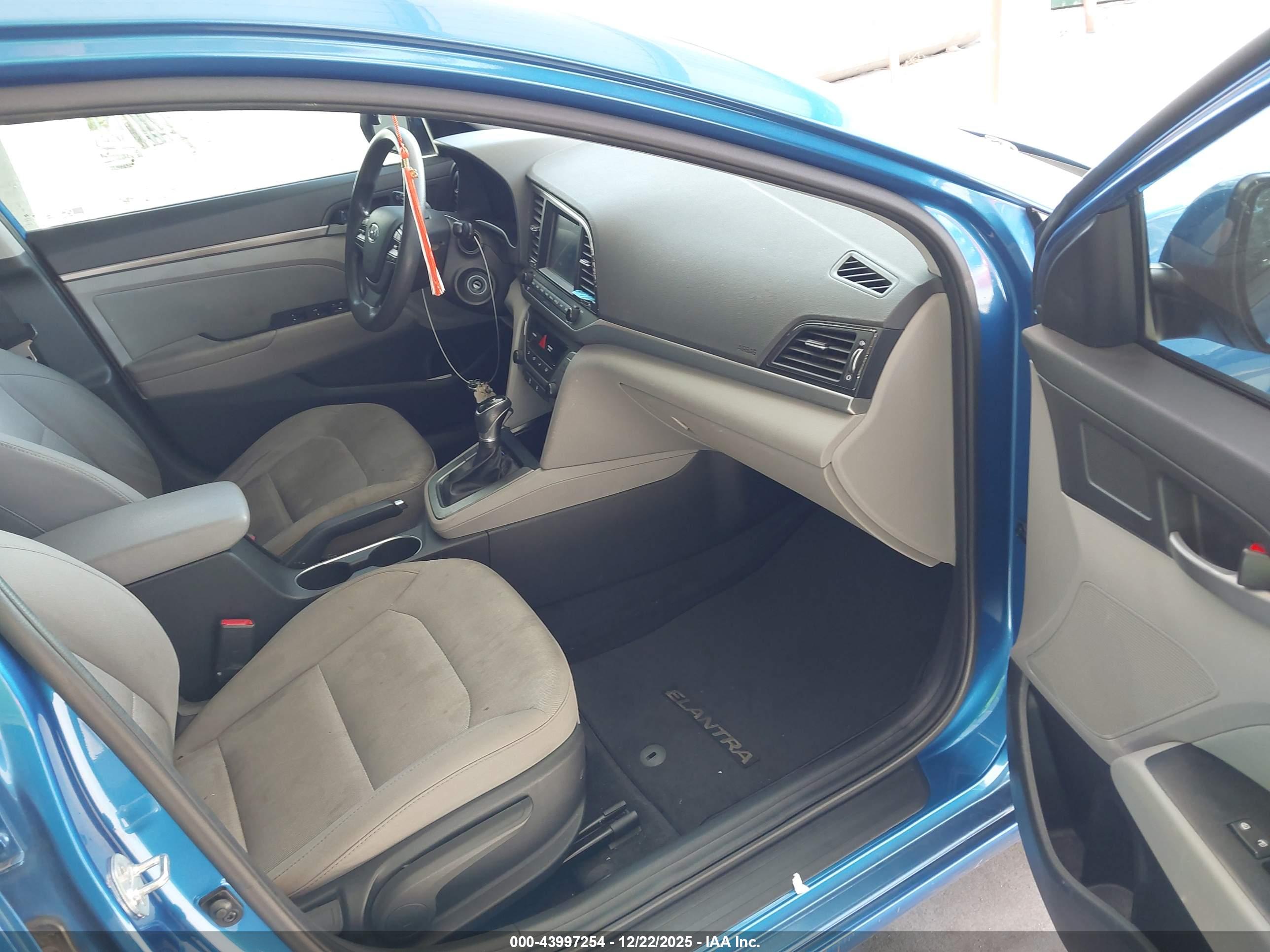 HYUNDAI ELANTRA image 5