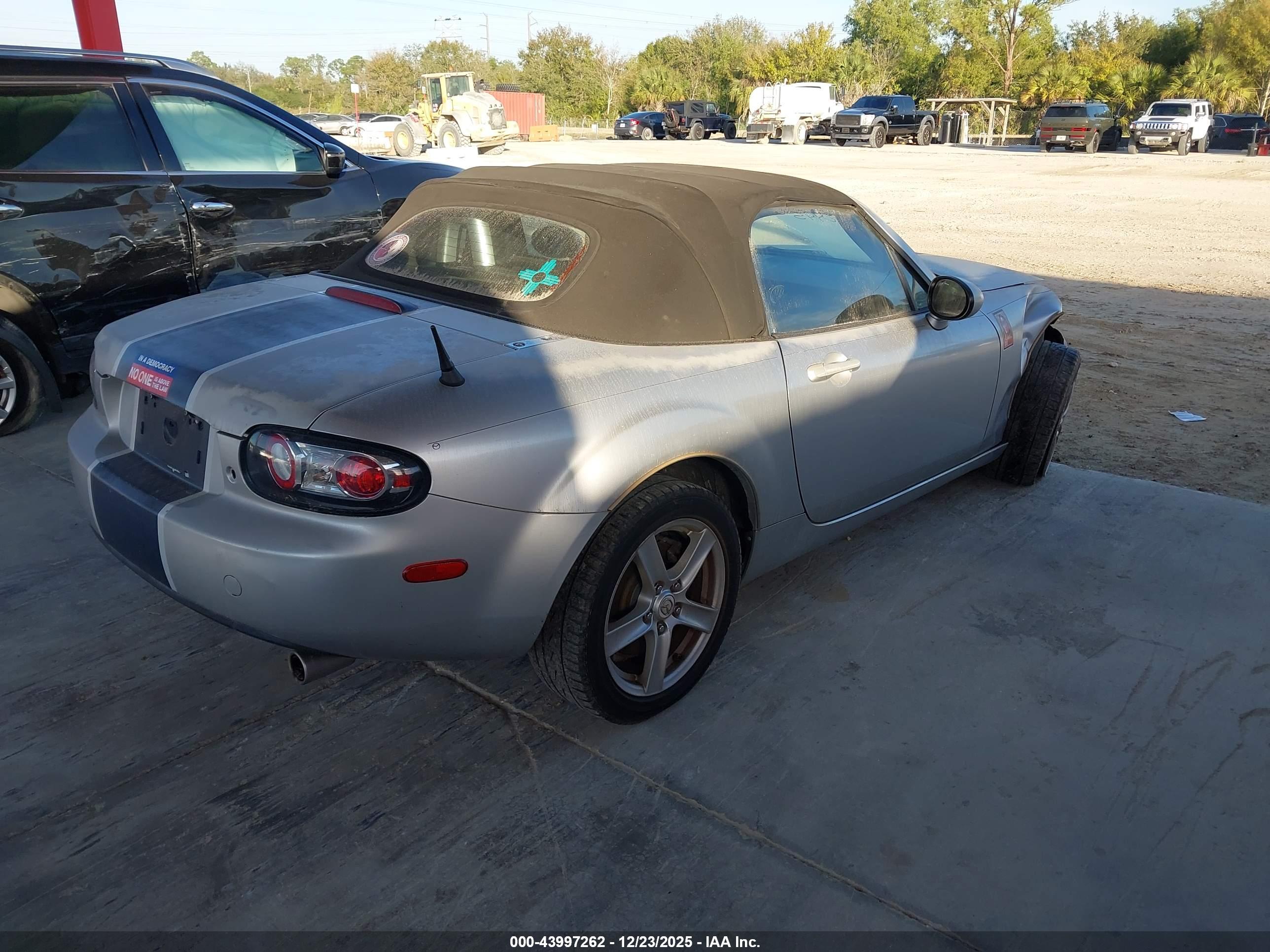 MAZDA MX-5 image 4