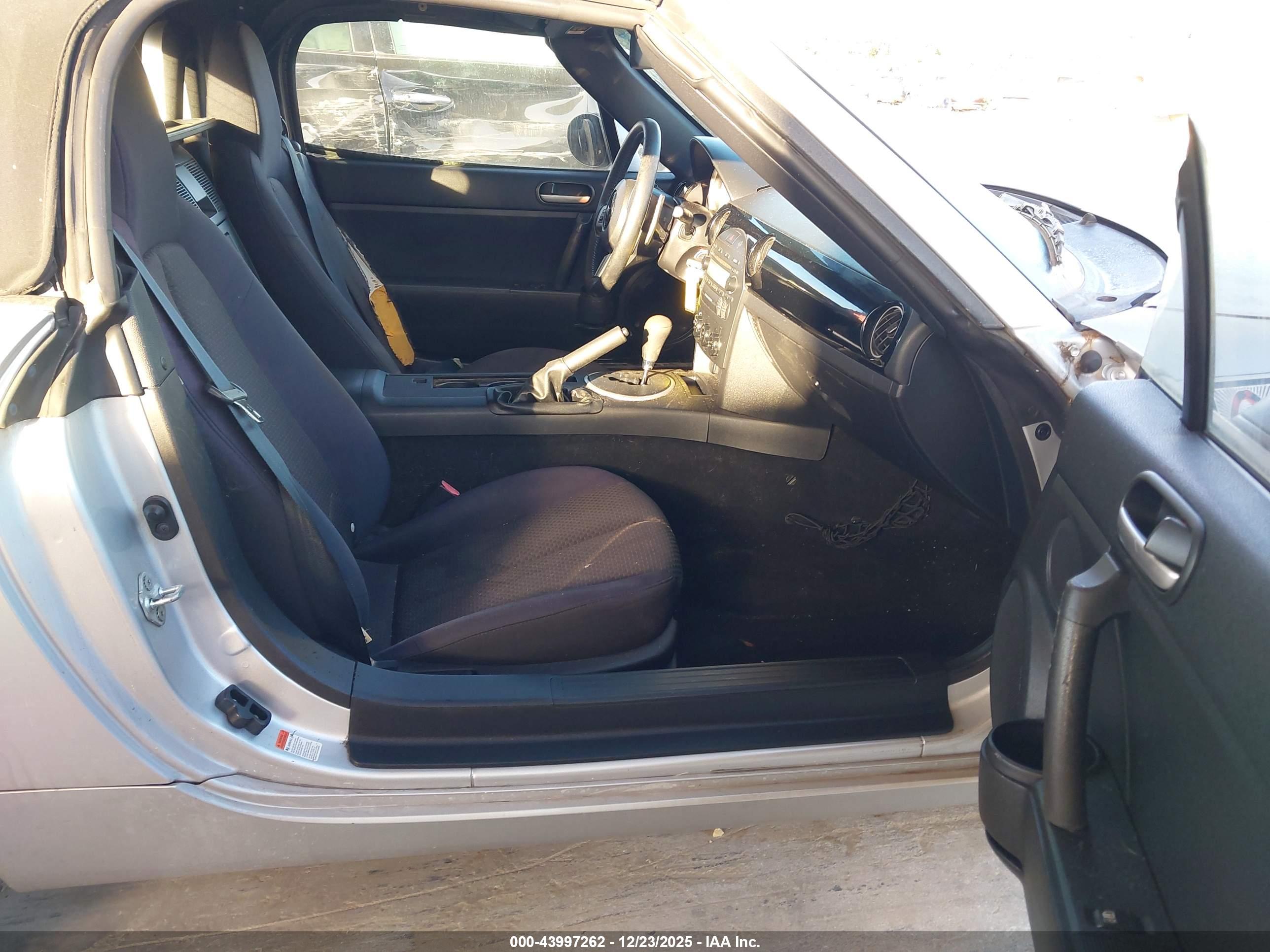 MAZDA MX-5 image 5