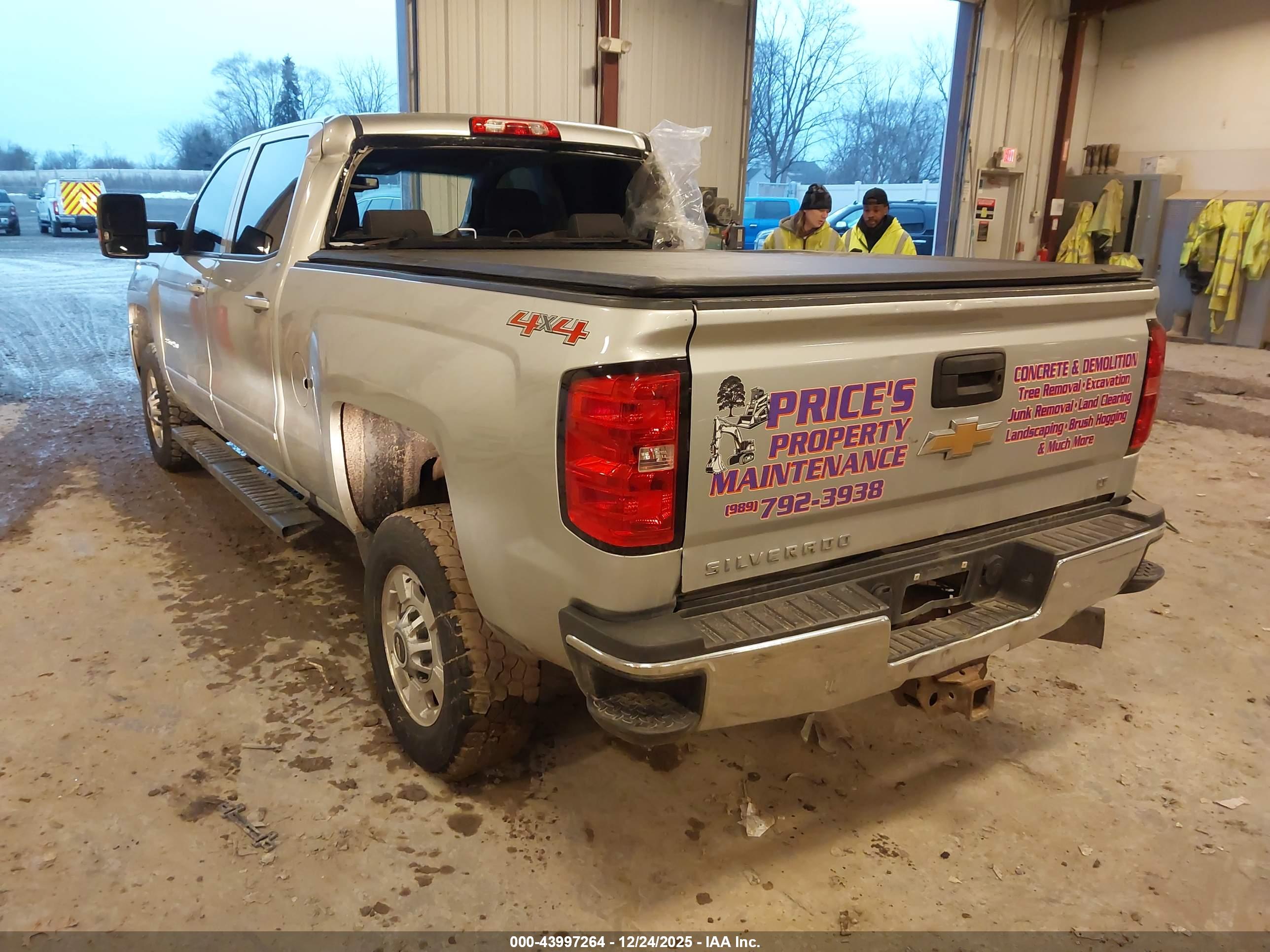CHEVROLET SILVERADO image 3