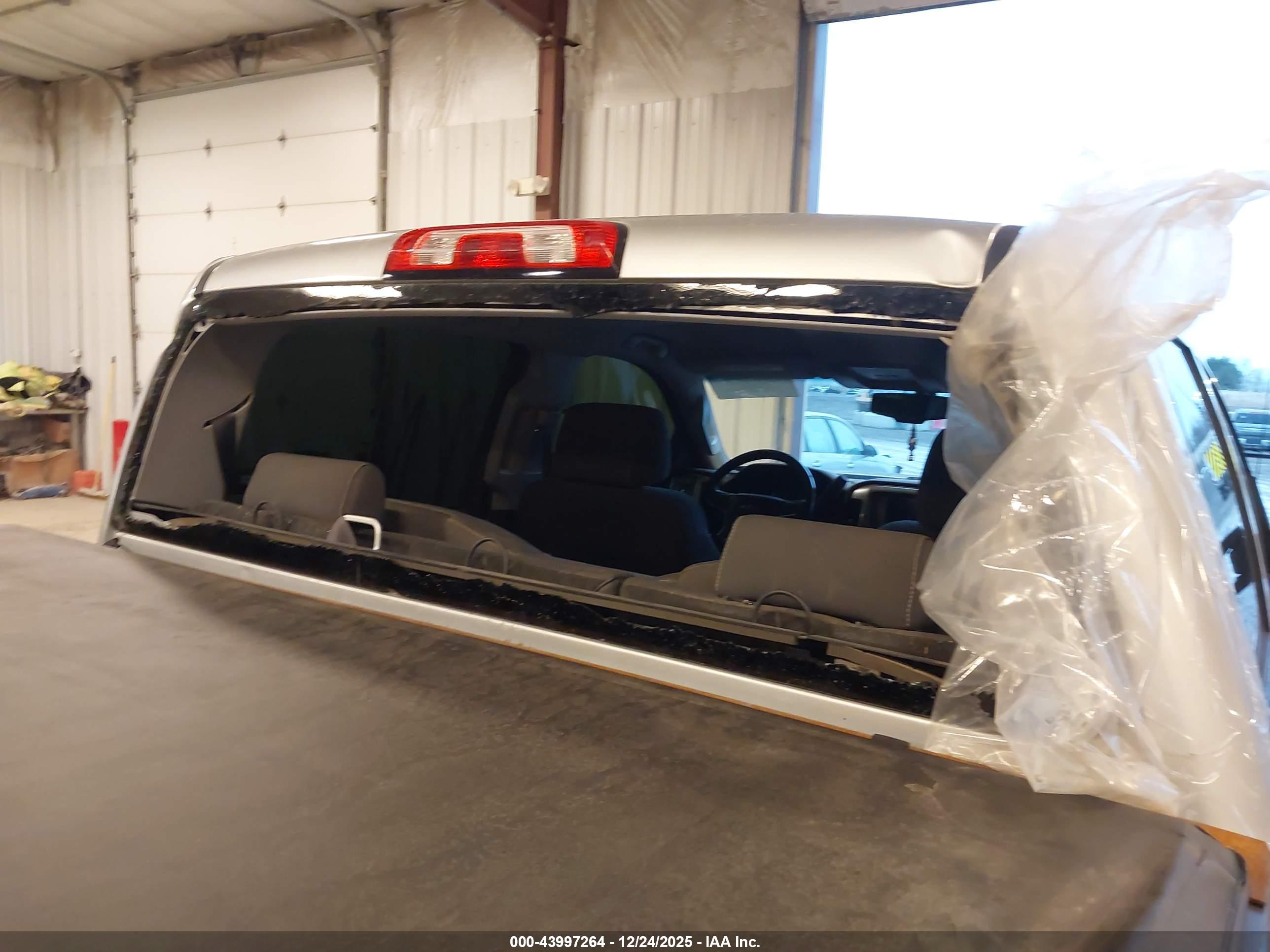 CHEVROLET SILVERADO image 6