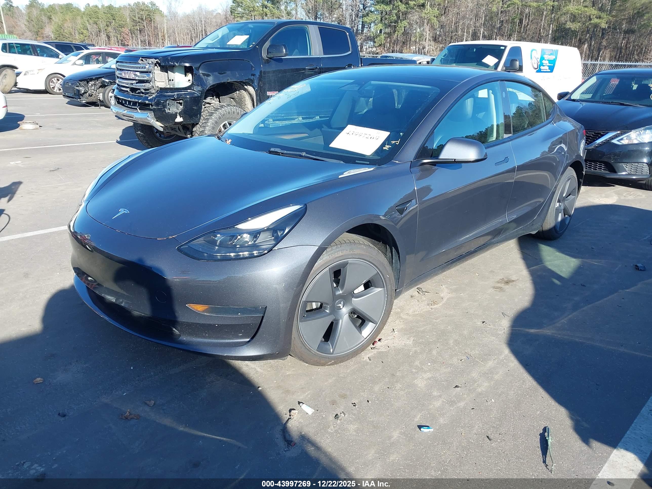 TESLA MODEL image 2