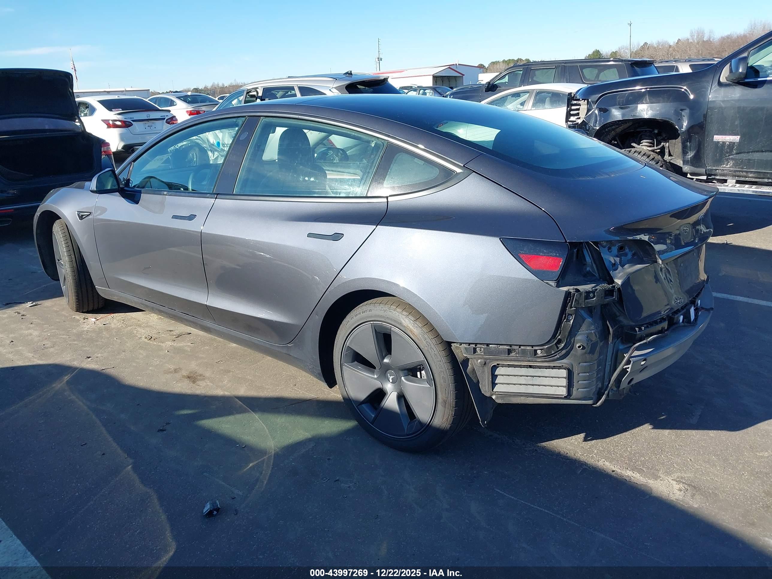 TESLA MODEL image 3