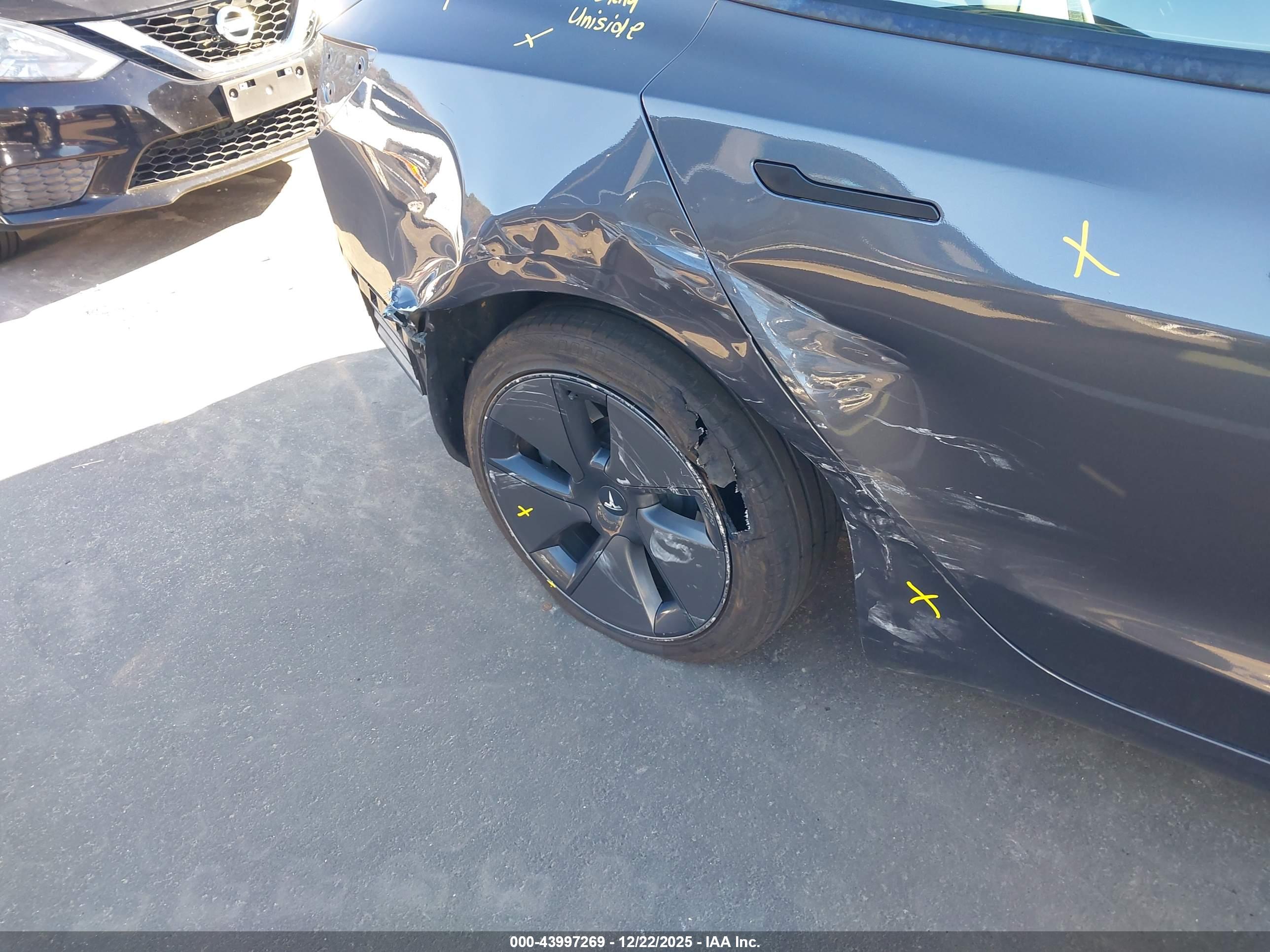 TESLA MODEL image 6