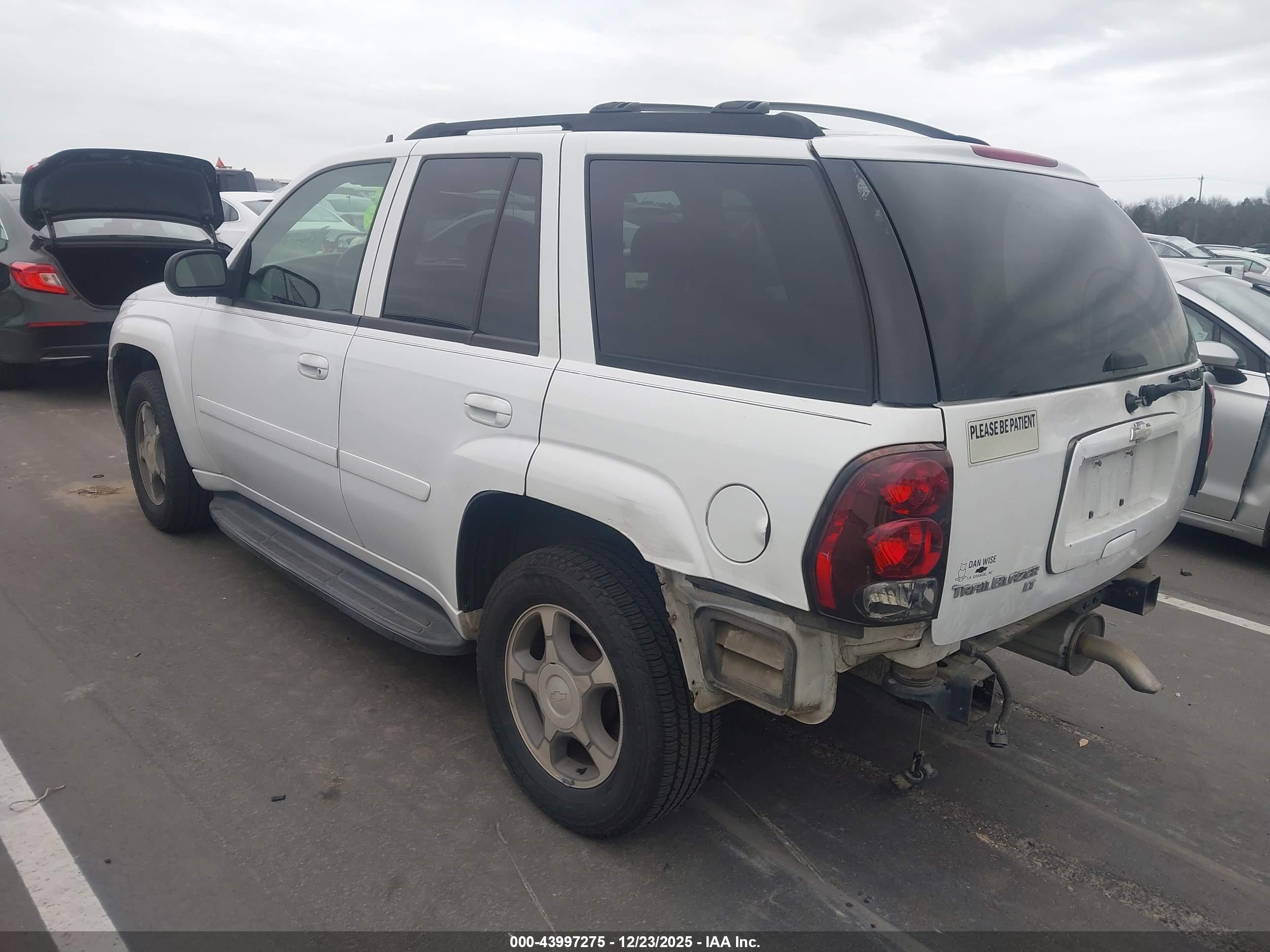 CHEVROLET TRAILBLAZER image 3