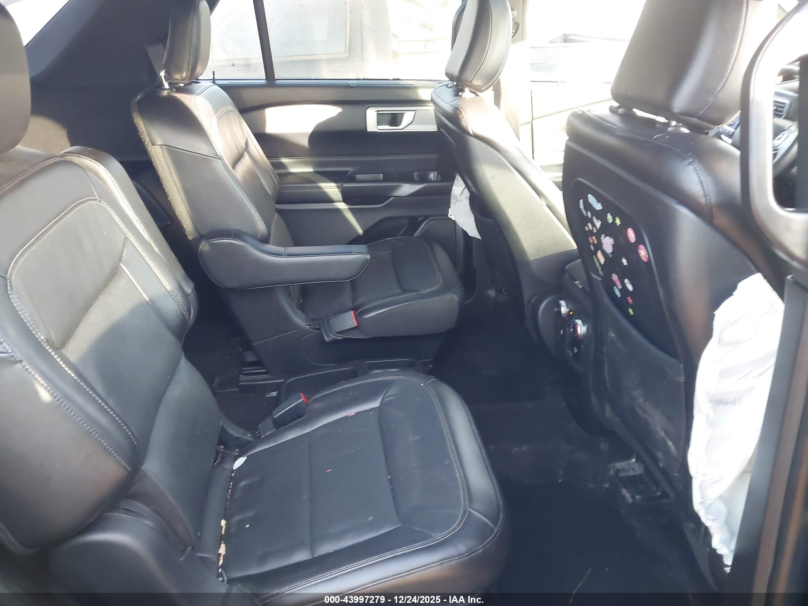 FORD EXPLORER image 8