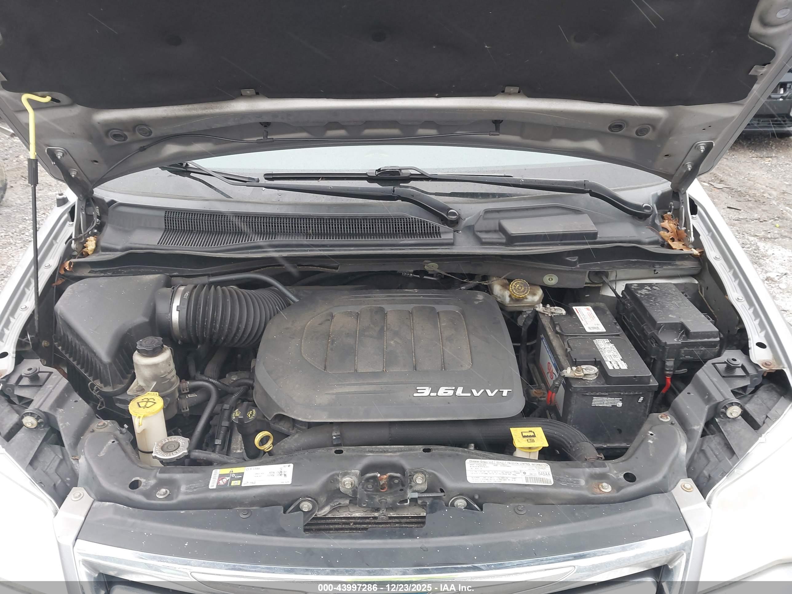 CHRYSLER TOWN image 10