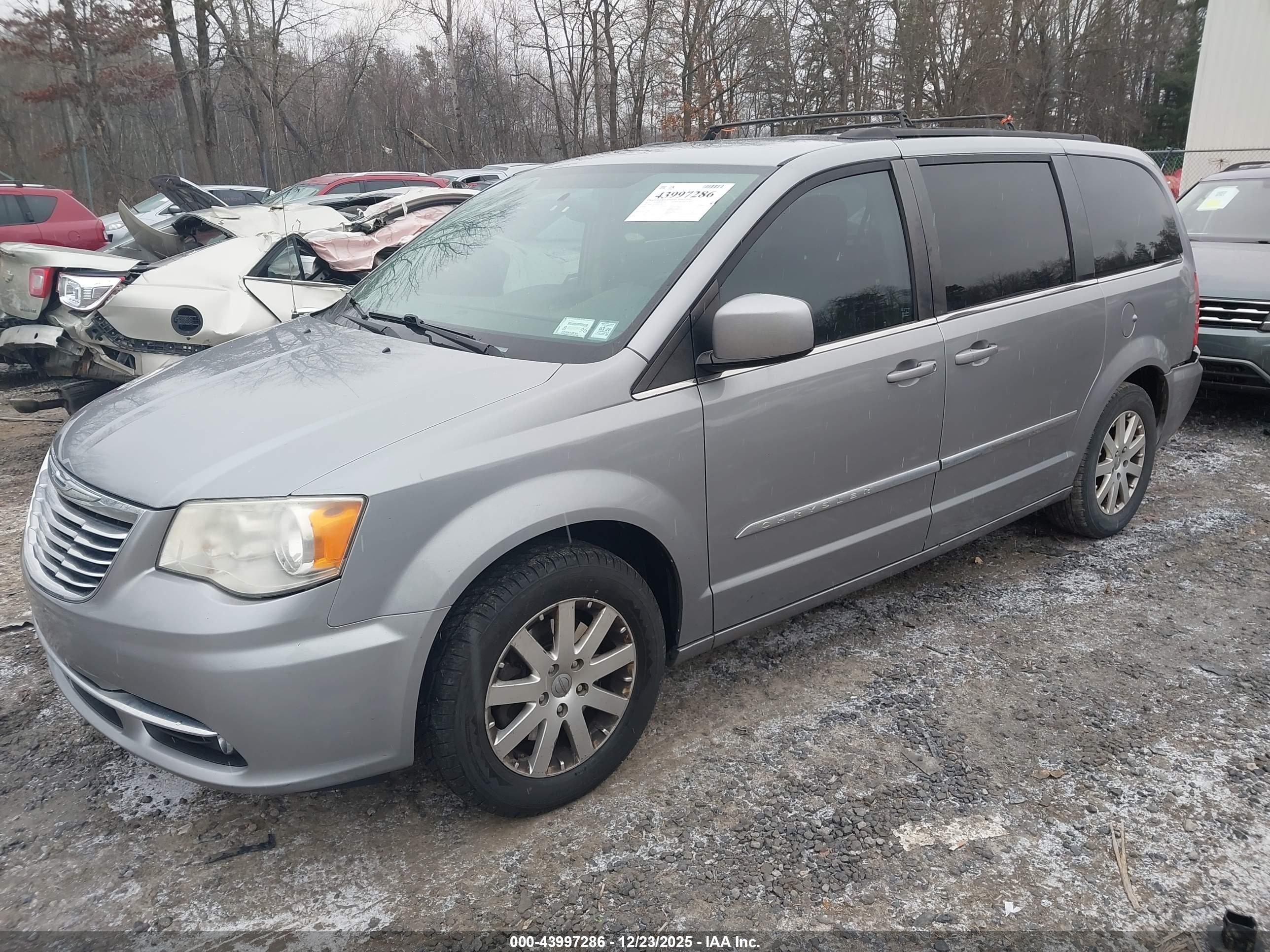 CHRYSLER TOWN image 2