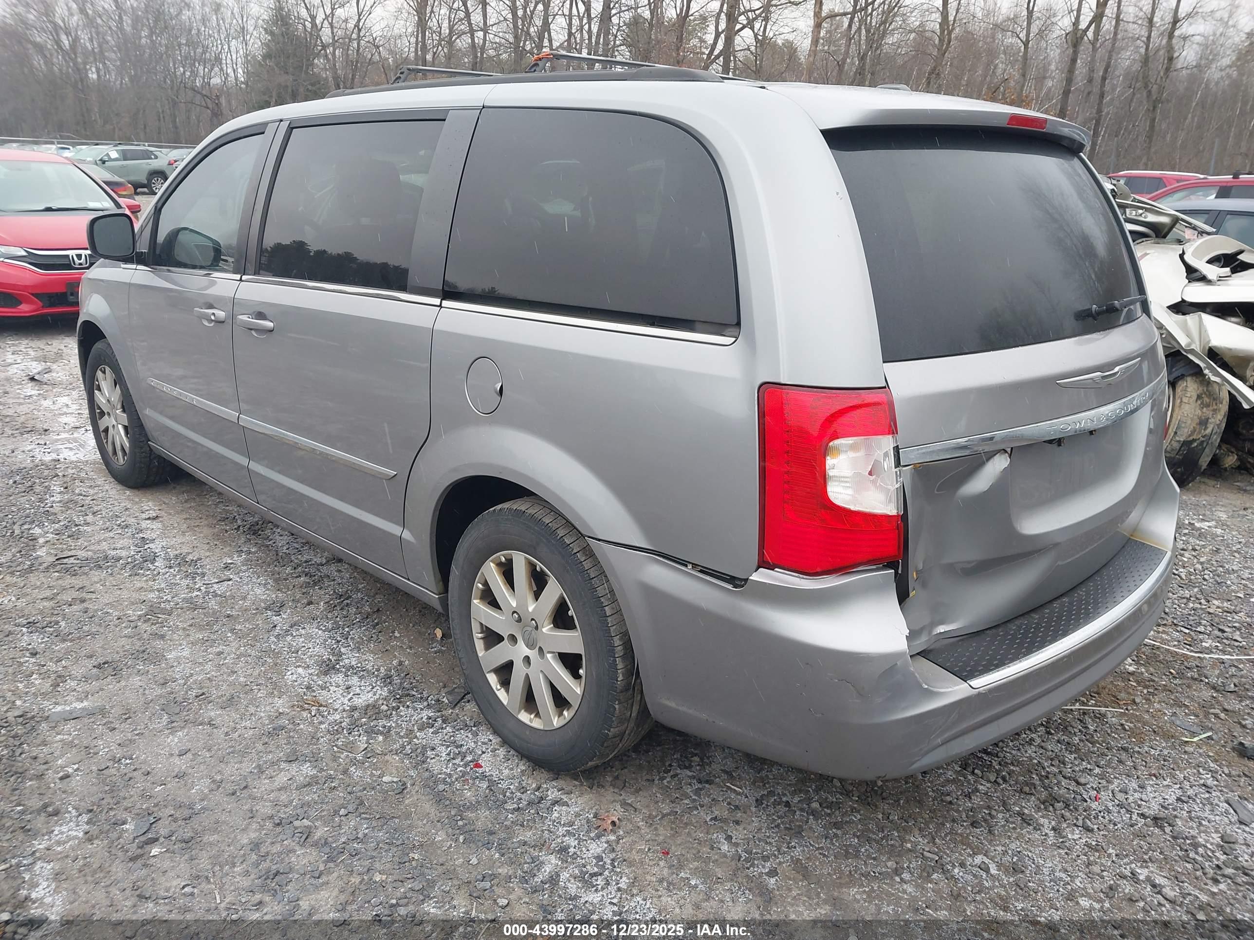 CHRYSLER TOWN image 3