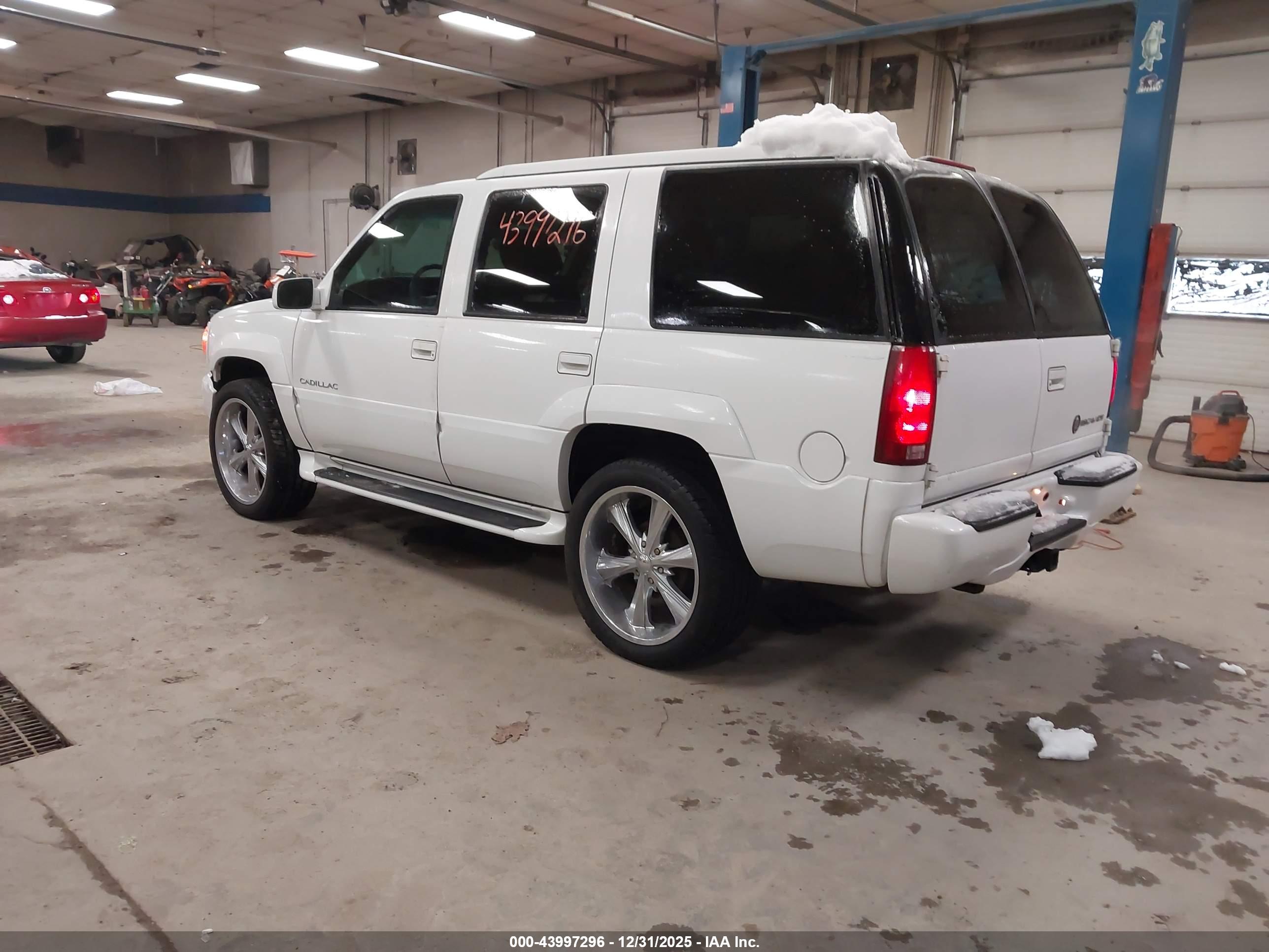 CADILLAC ESCALADE image 3