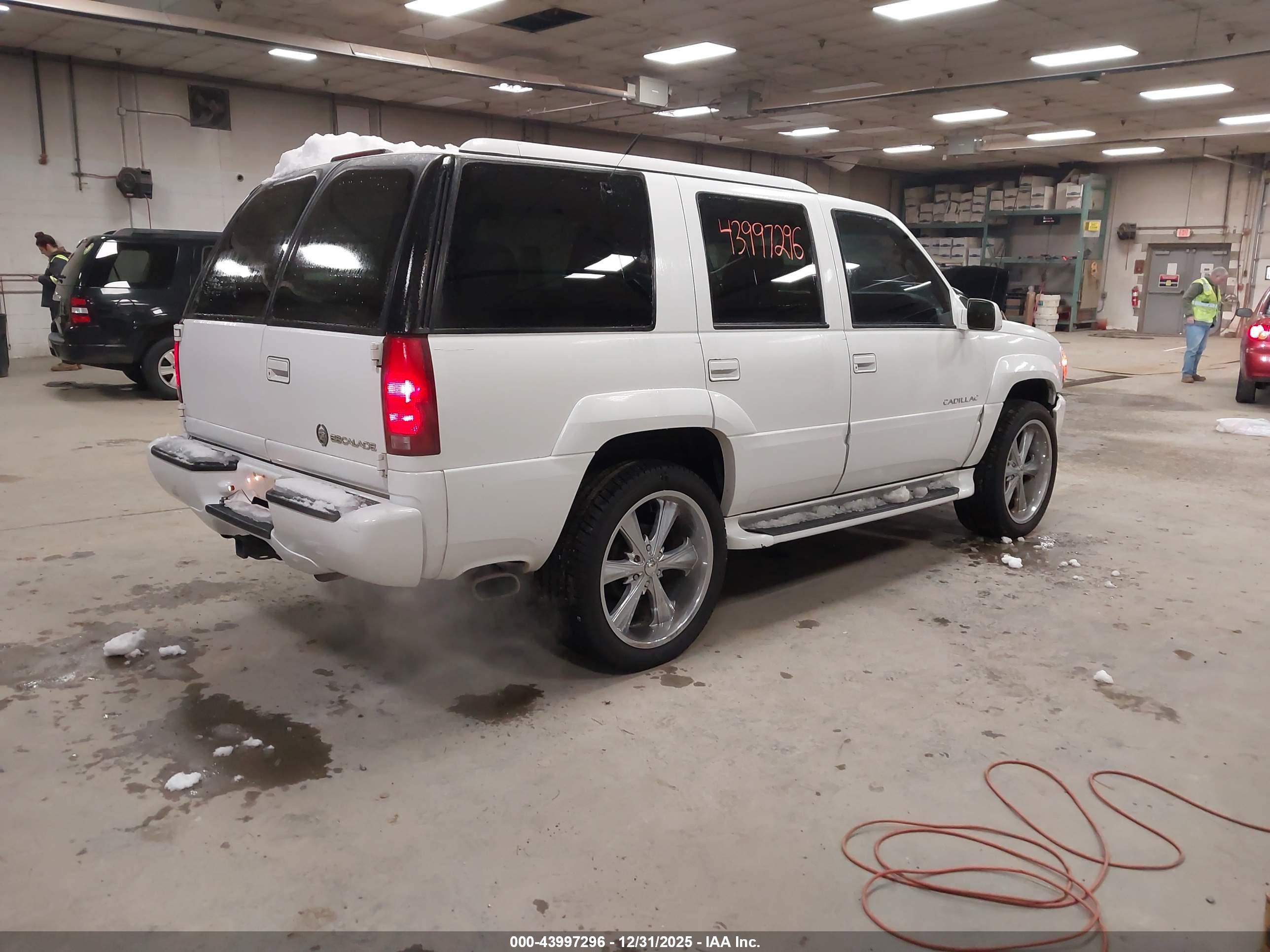 CADILLAC ESCALADE image 4