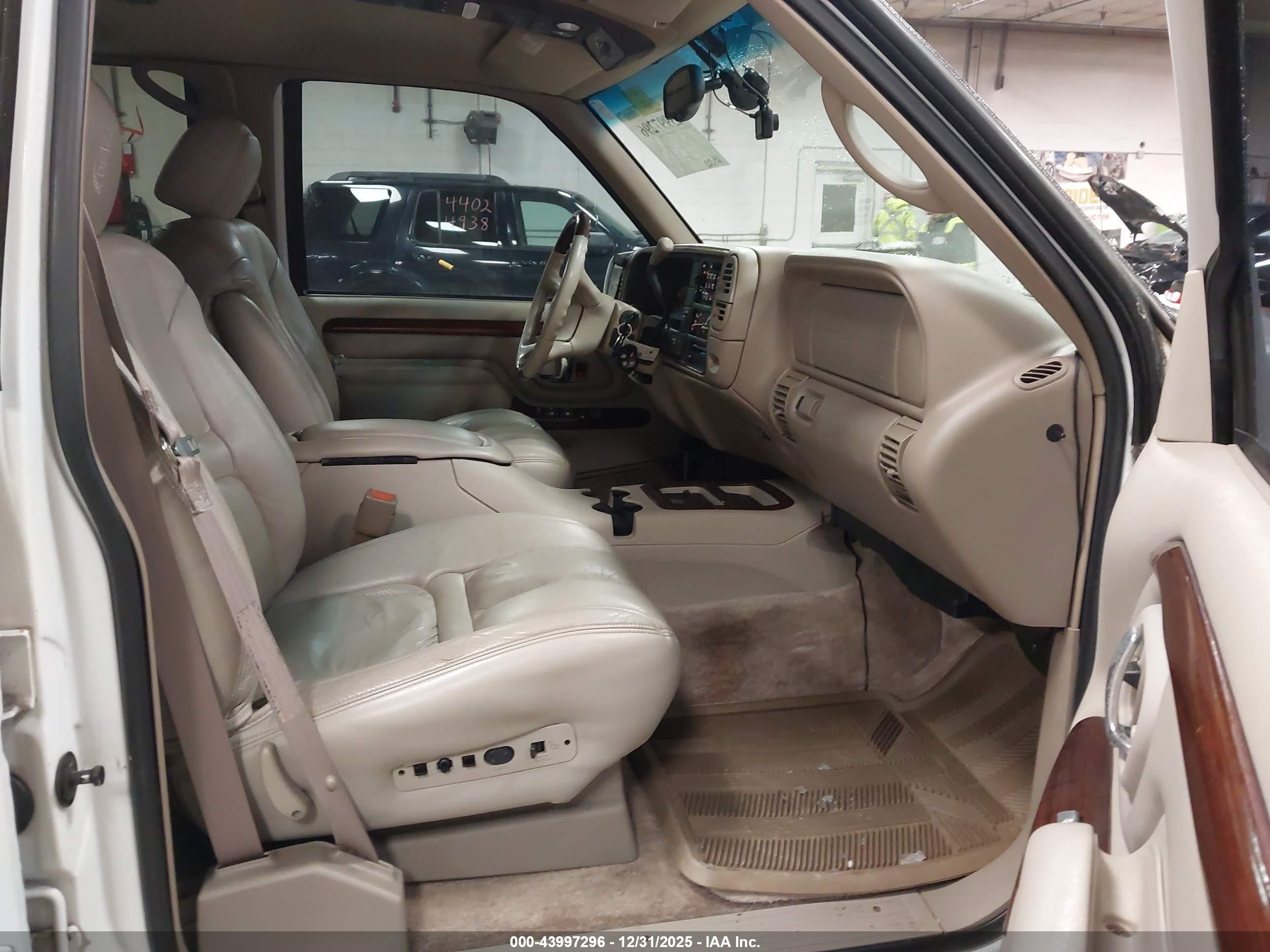 CADILLAC ESCALADE image 5