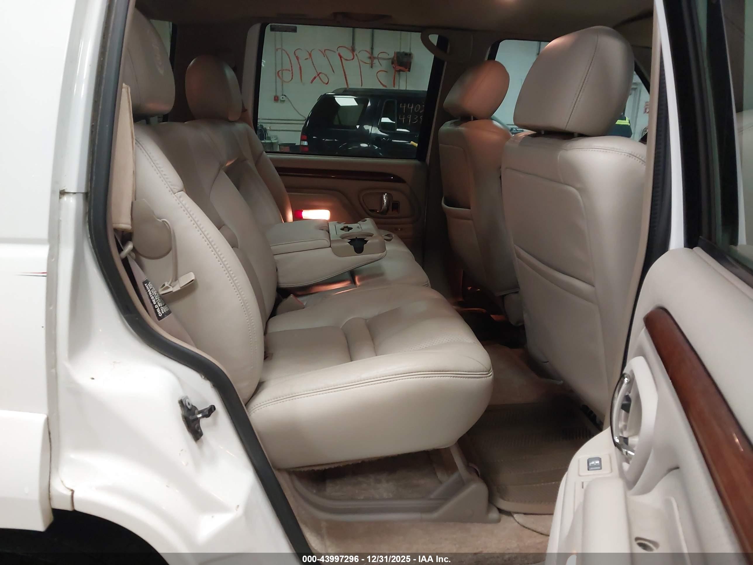 CADILLAC ESCALADE image 8