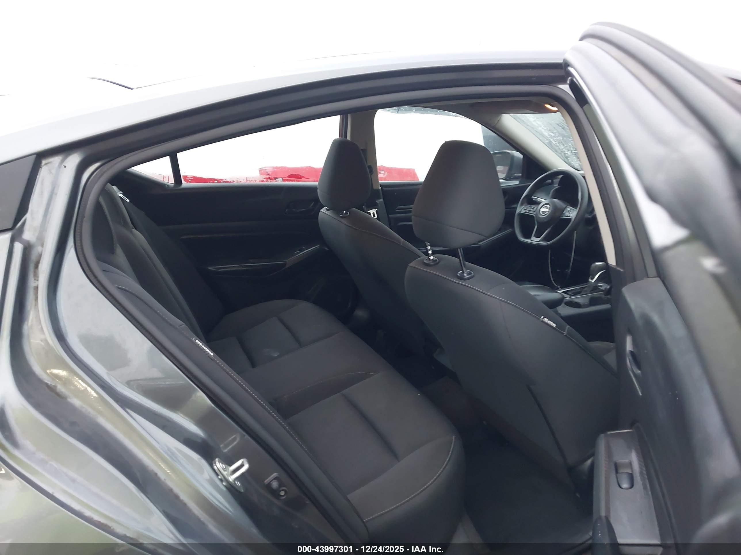 NISSAN ALTIMA image 8