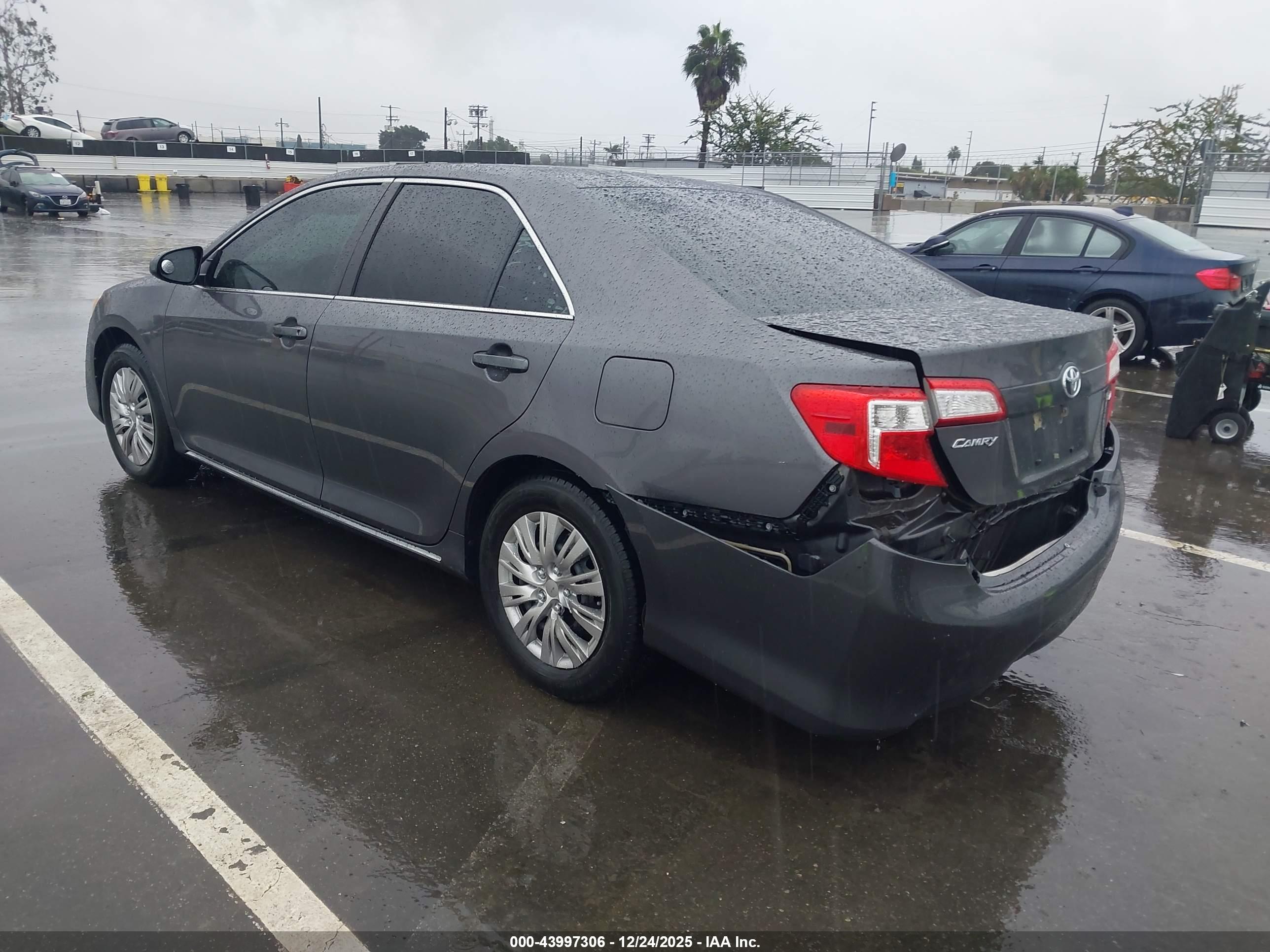 TOYOTA CAMRY image 3