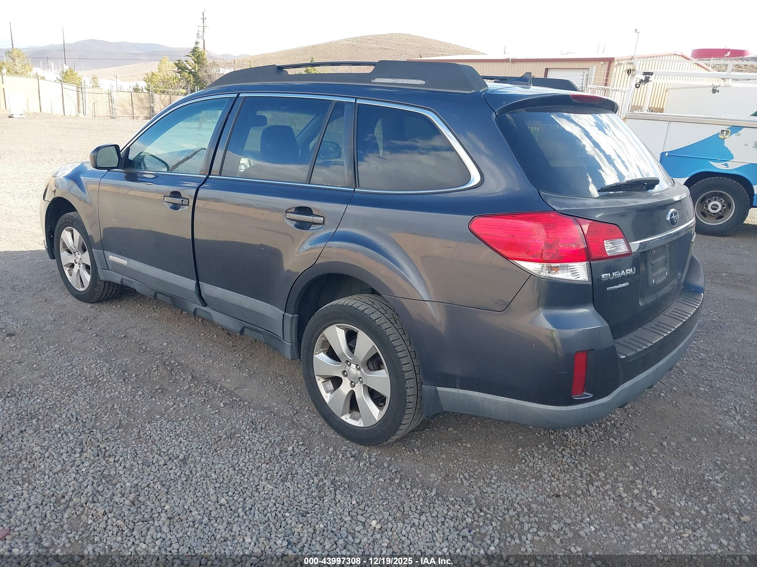 SUBARU OUTBACK image 3