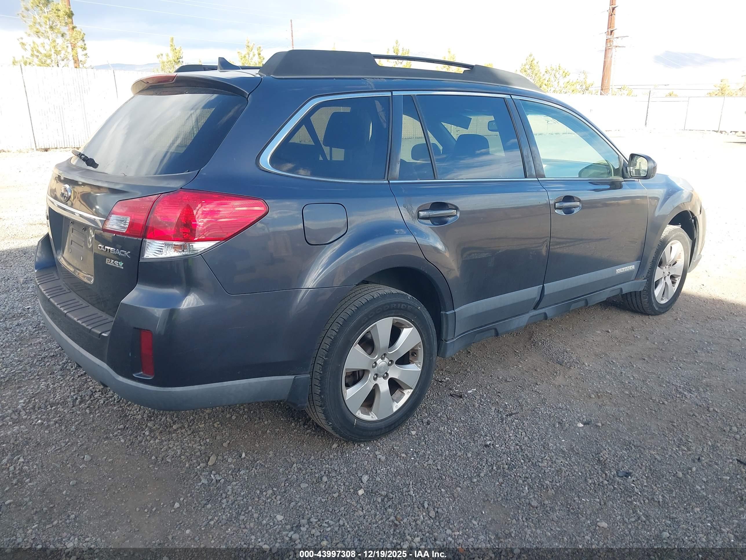 SUBARU OUTBACK image 4
