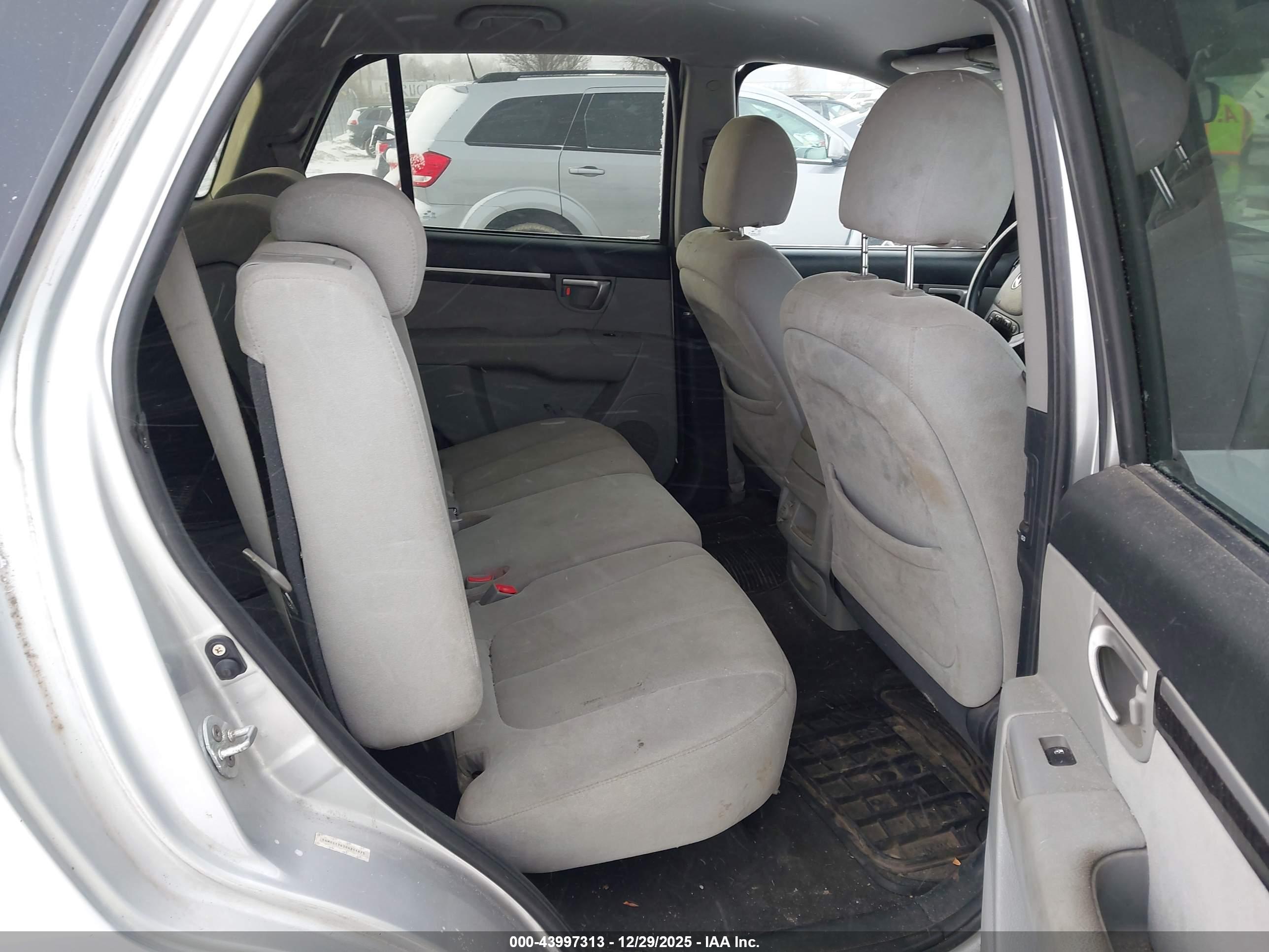 HYUNDAI SANTA image 8