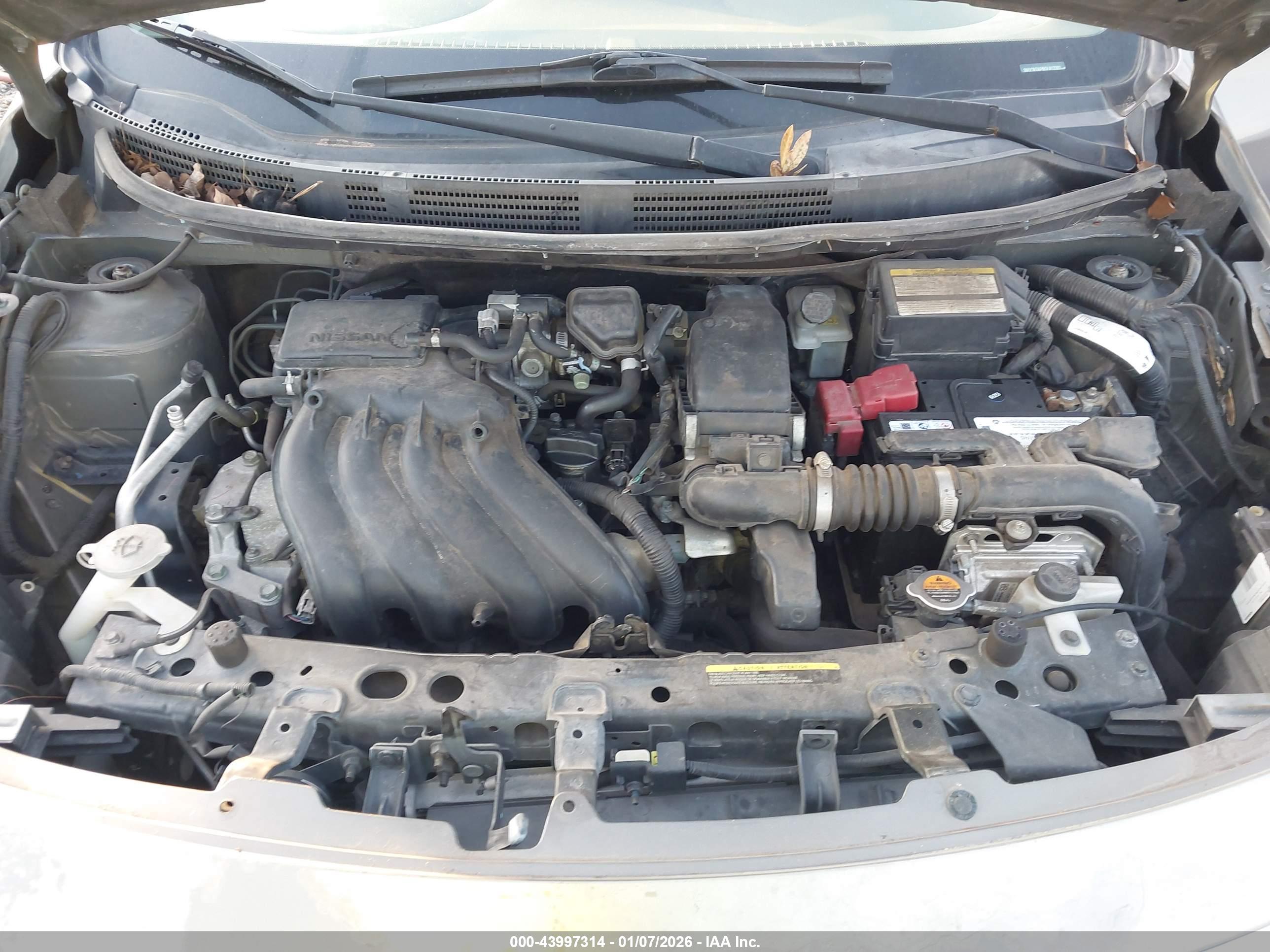 NISSAN VERSA image 10