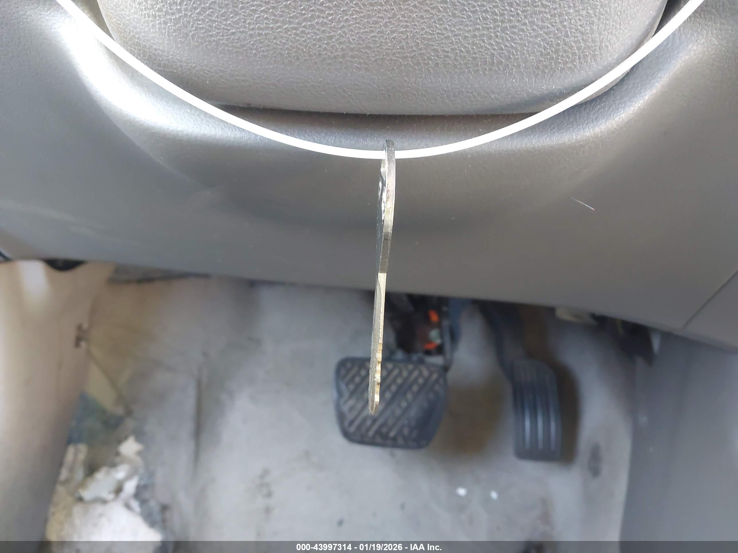 NISSAN VERSA image 11