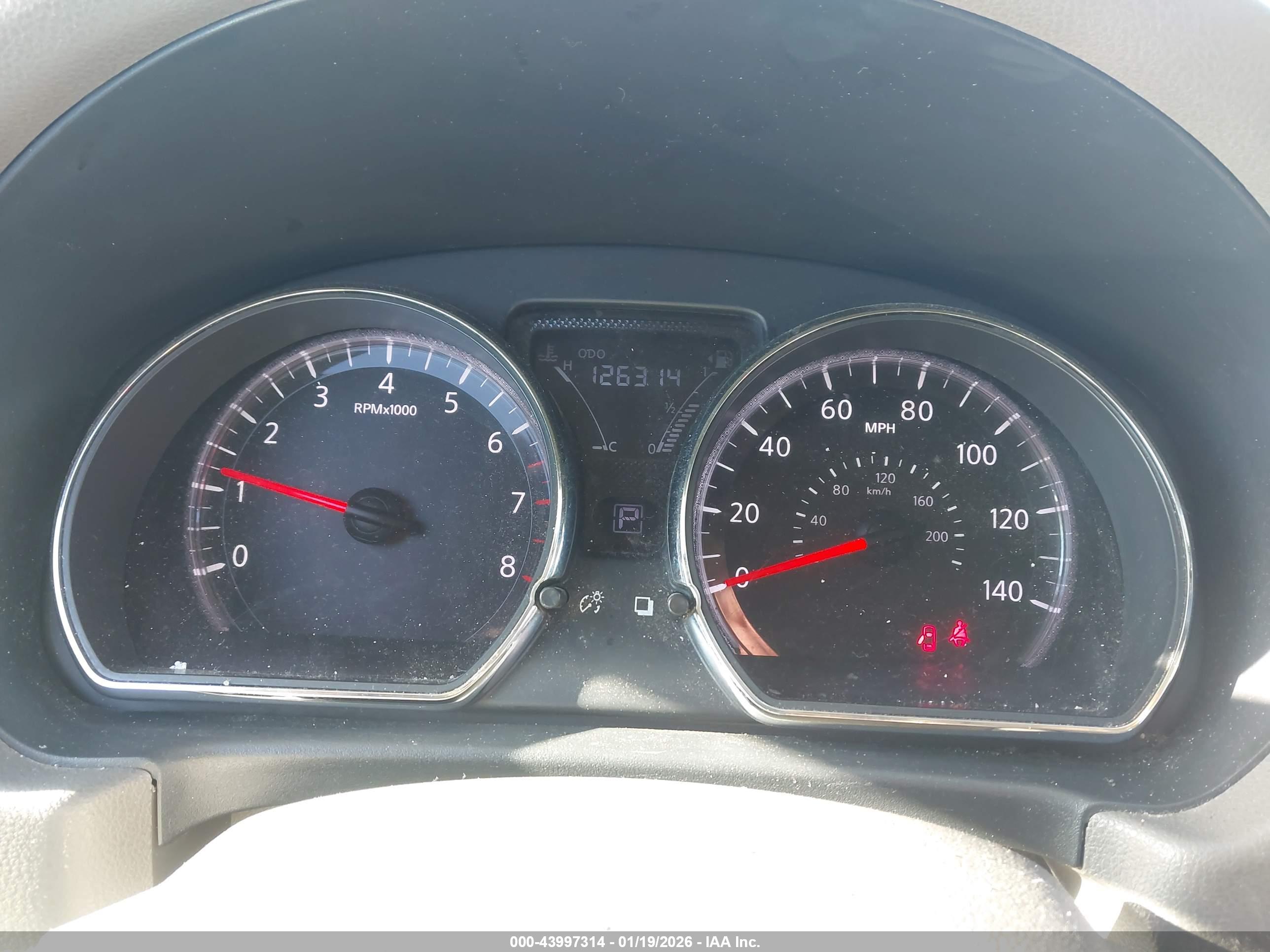NISSAN VERSA image 7