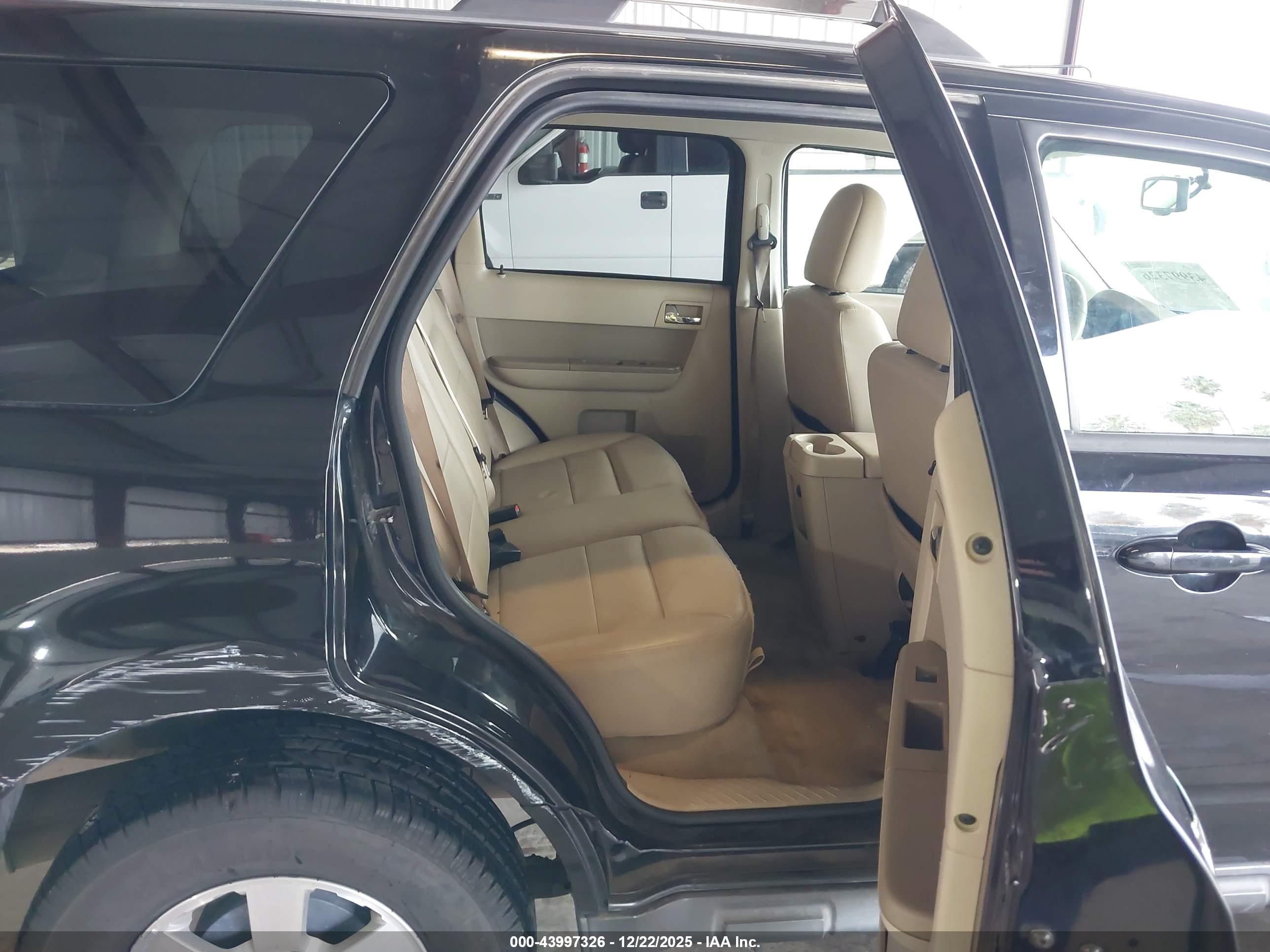 FORD ESCAPE image 8