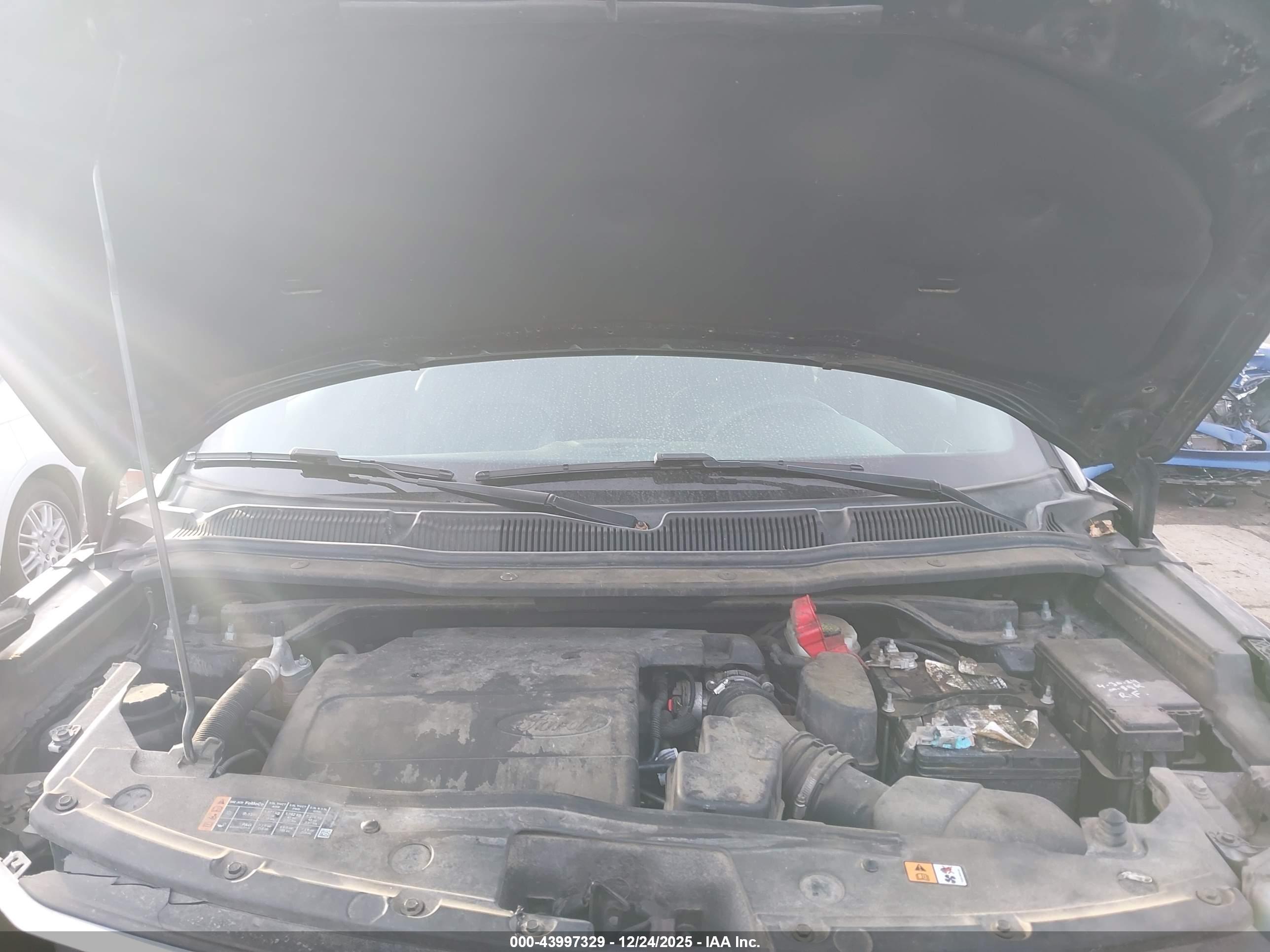 FORD EXPLORER image 10