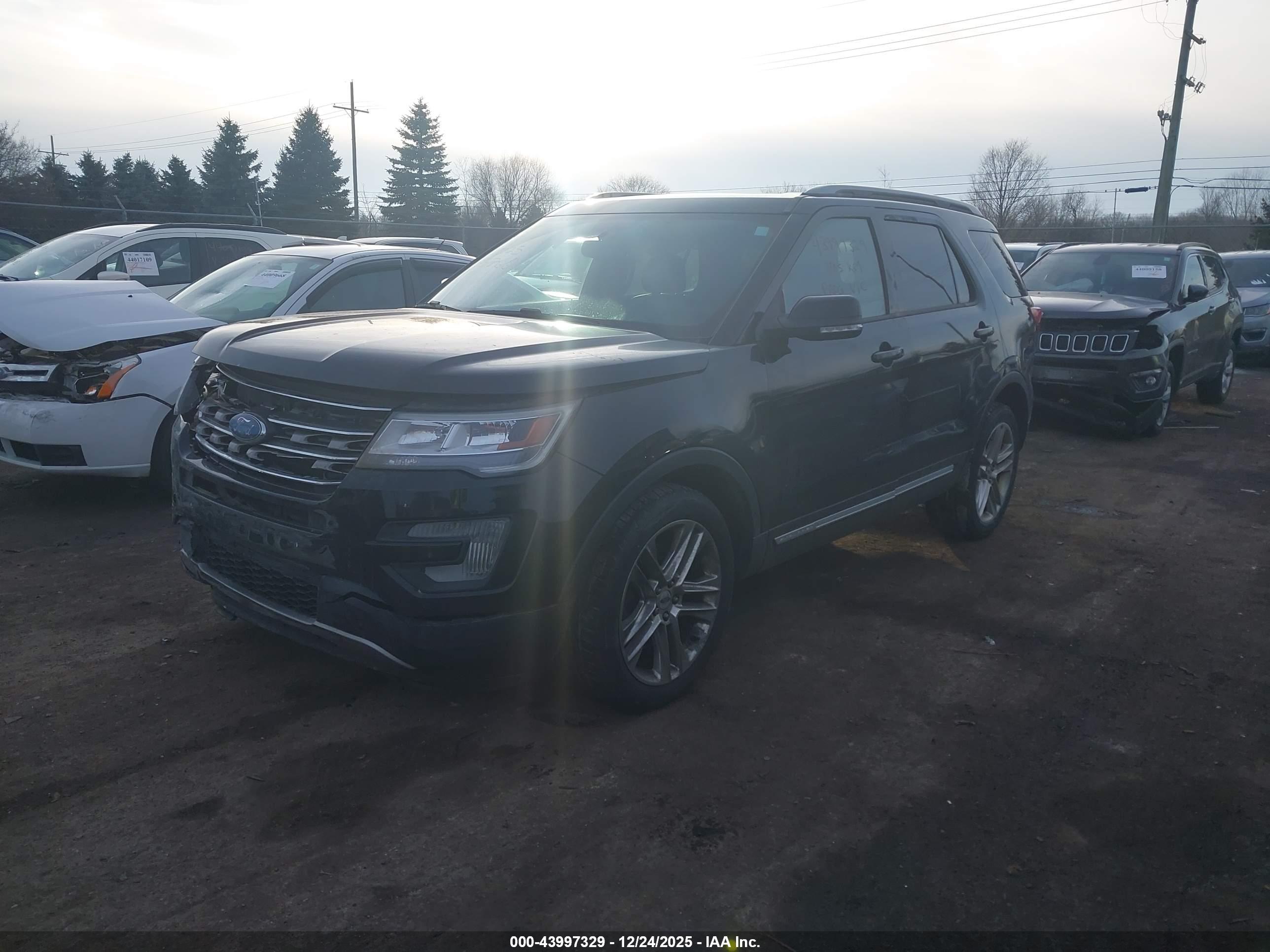 FORD EXPLORER image 2