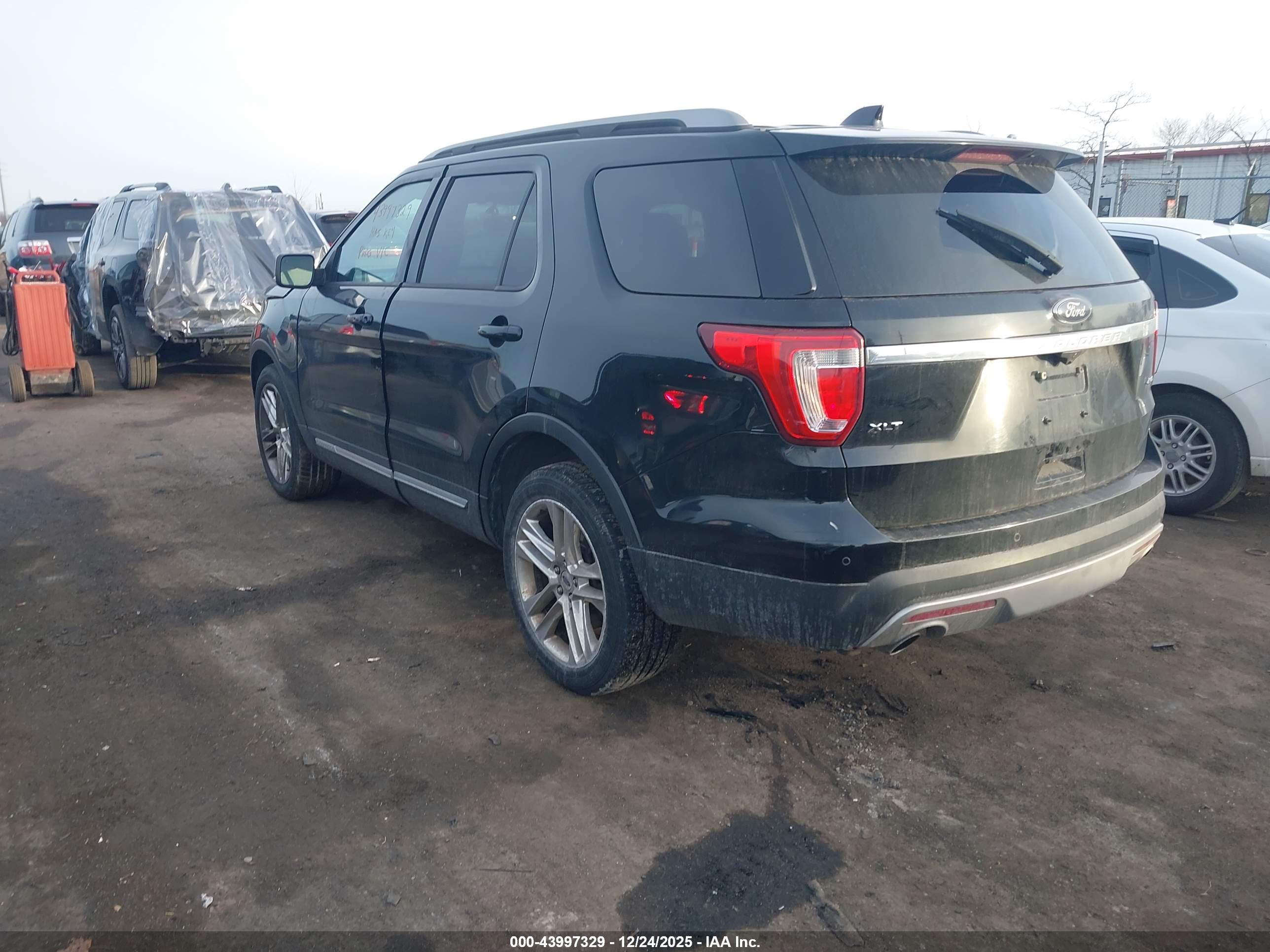 FORD EXPLORER image 3