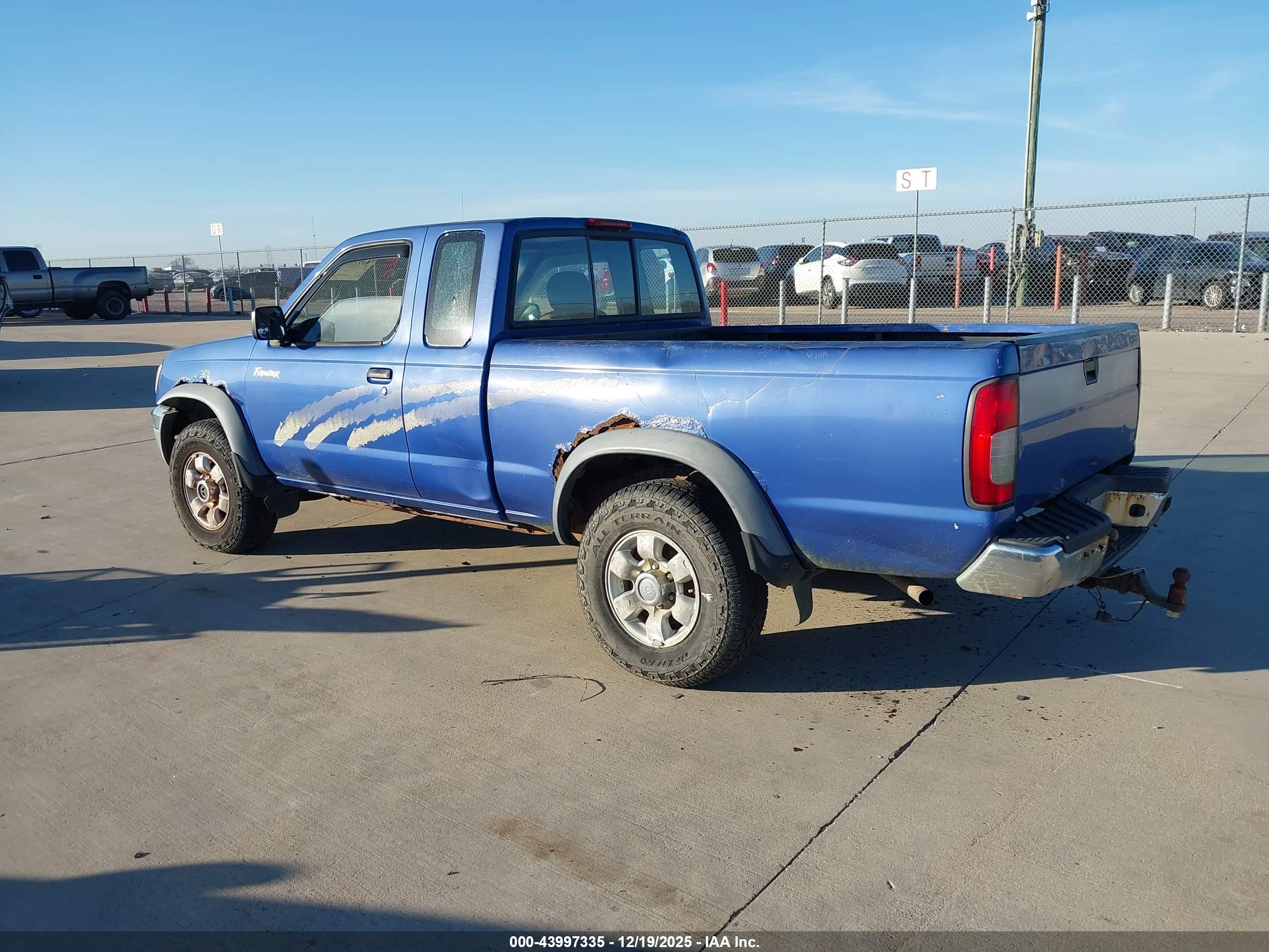 NISSAN FRONTIER image 3
