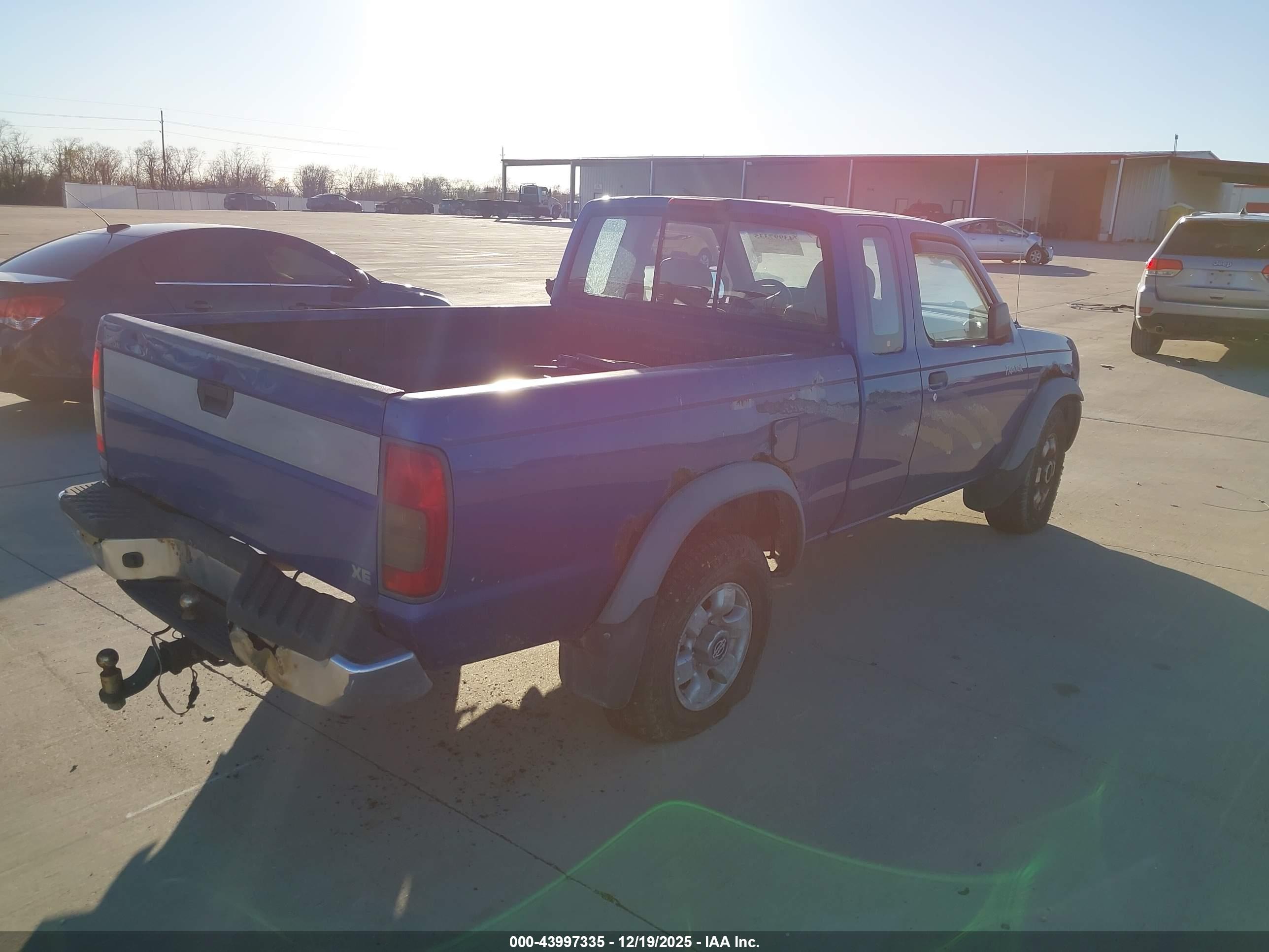 NISSAN FRONTIER image 4