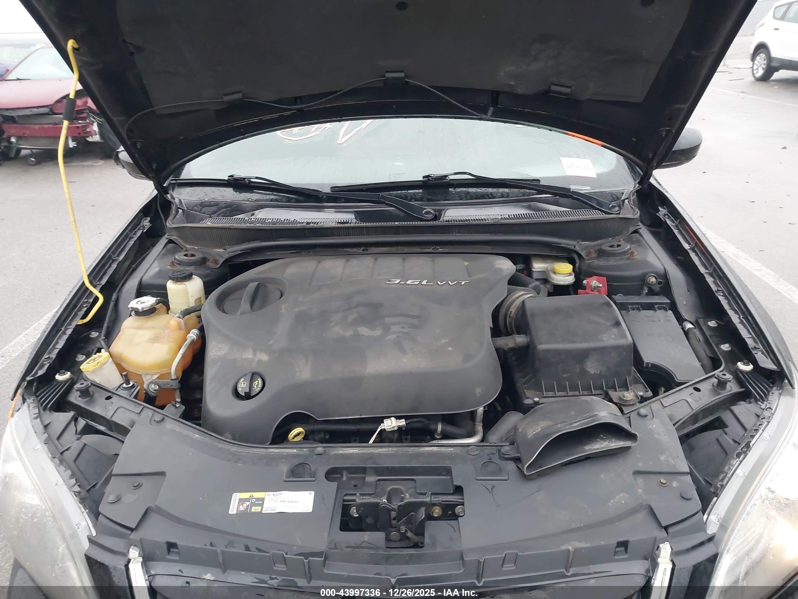 CHRYSLER 200 image 10