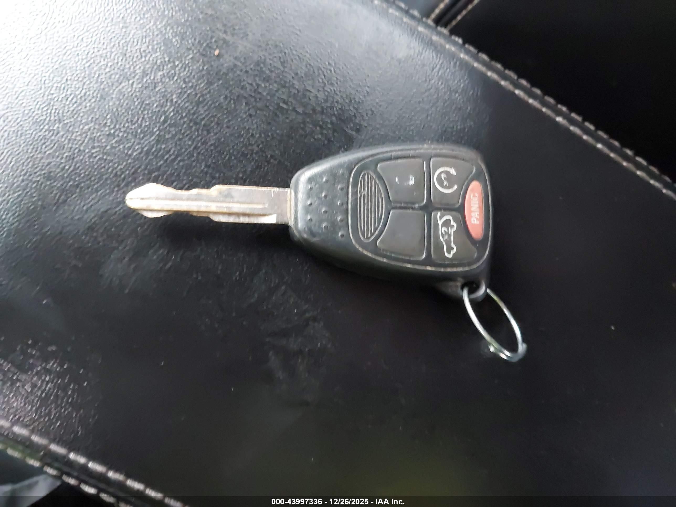 CHRYSLER 200 image 11