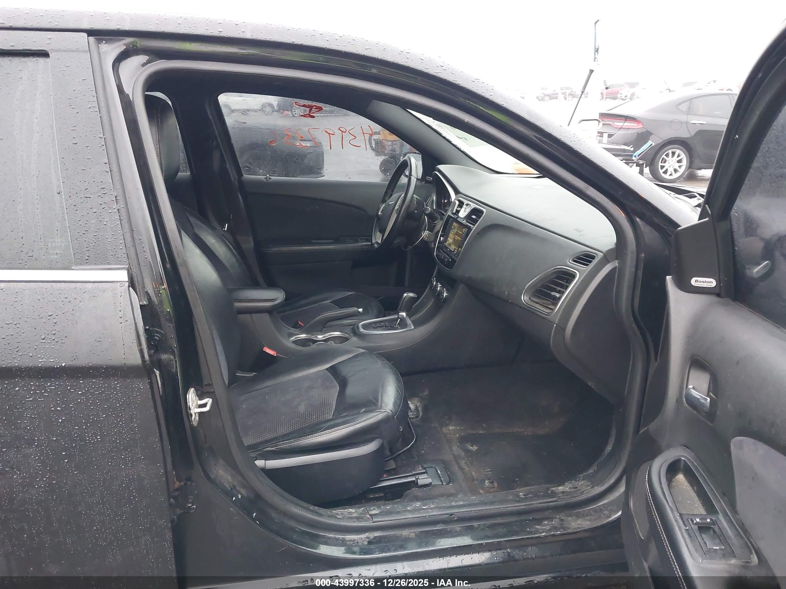 CHRYSLER 200 image 5