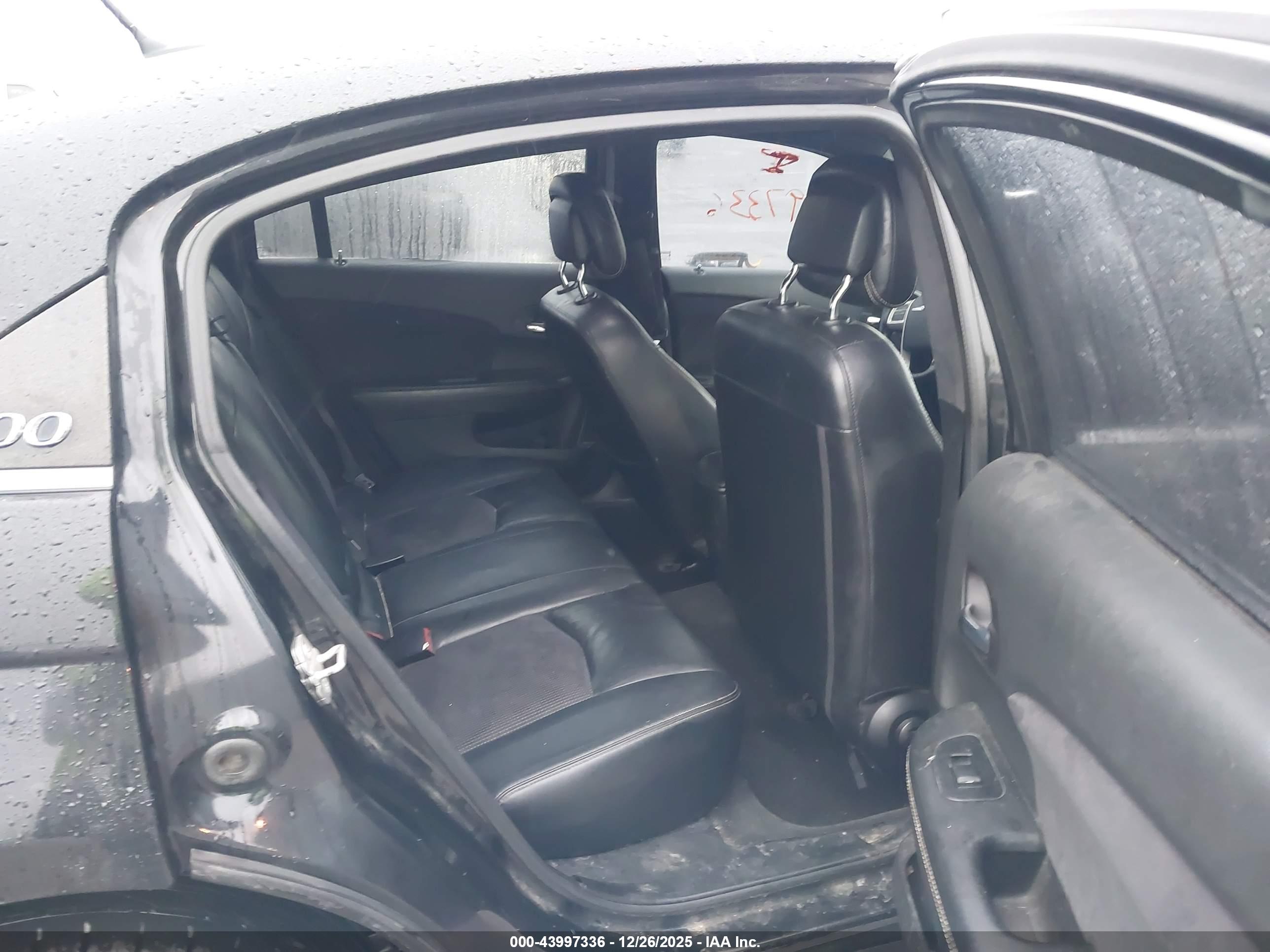 CHRYSLER 200 image 8
