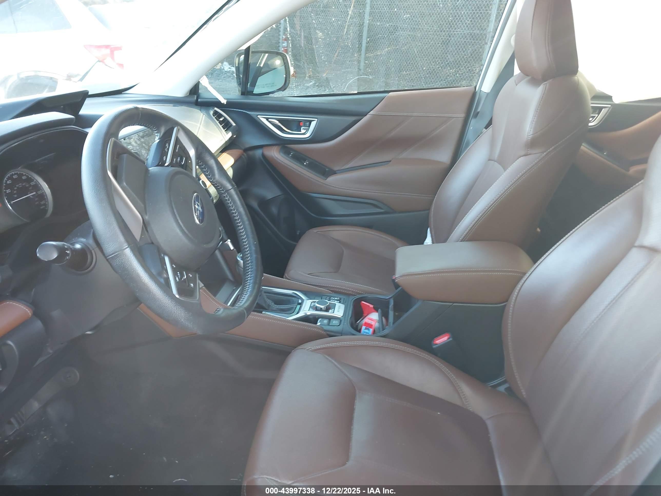 SUBARU FORESTER image 5