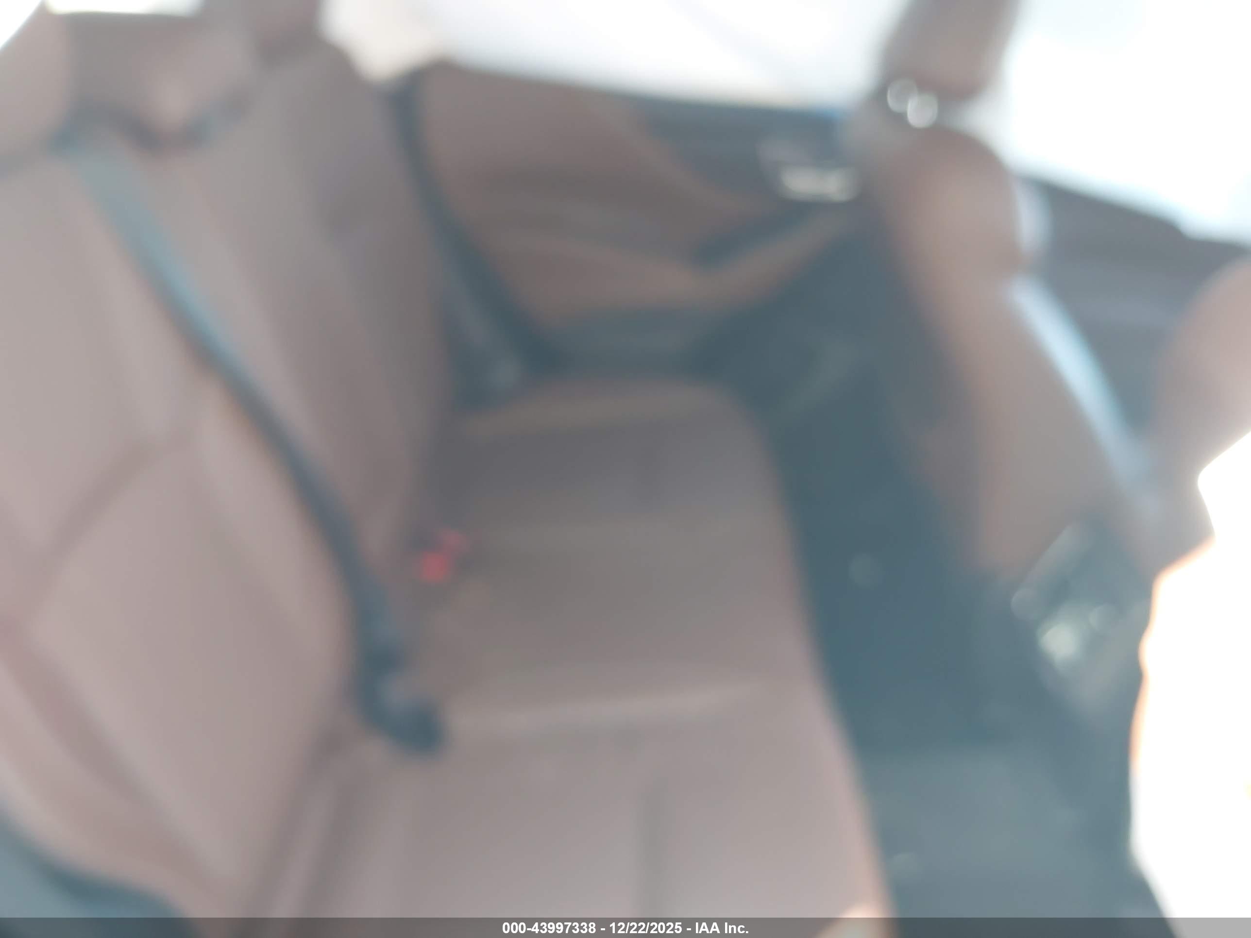 SUBARU FORESTER image 8